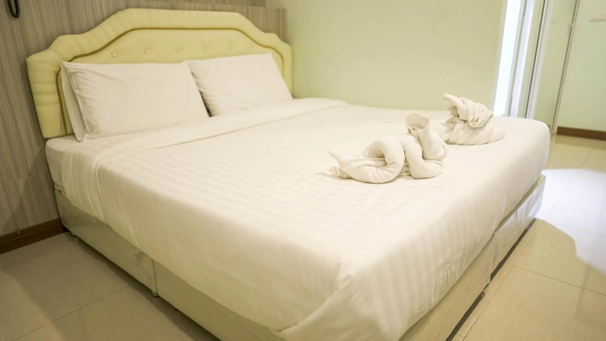 Bed in RoomQuest Suvarnabhumi Airport Romklao Soi 6