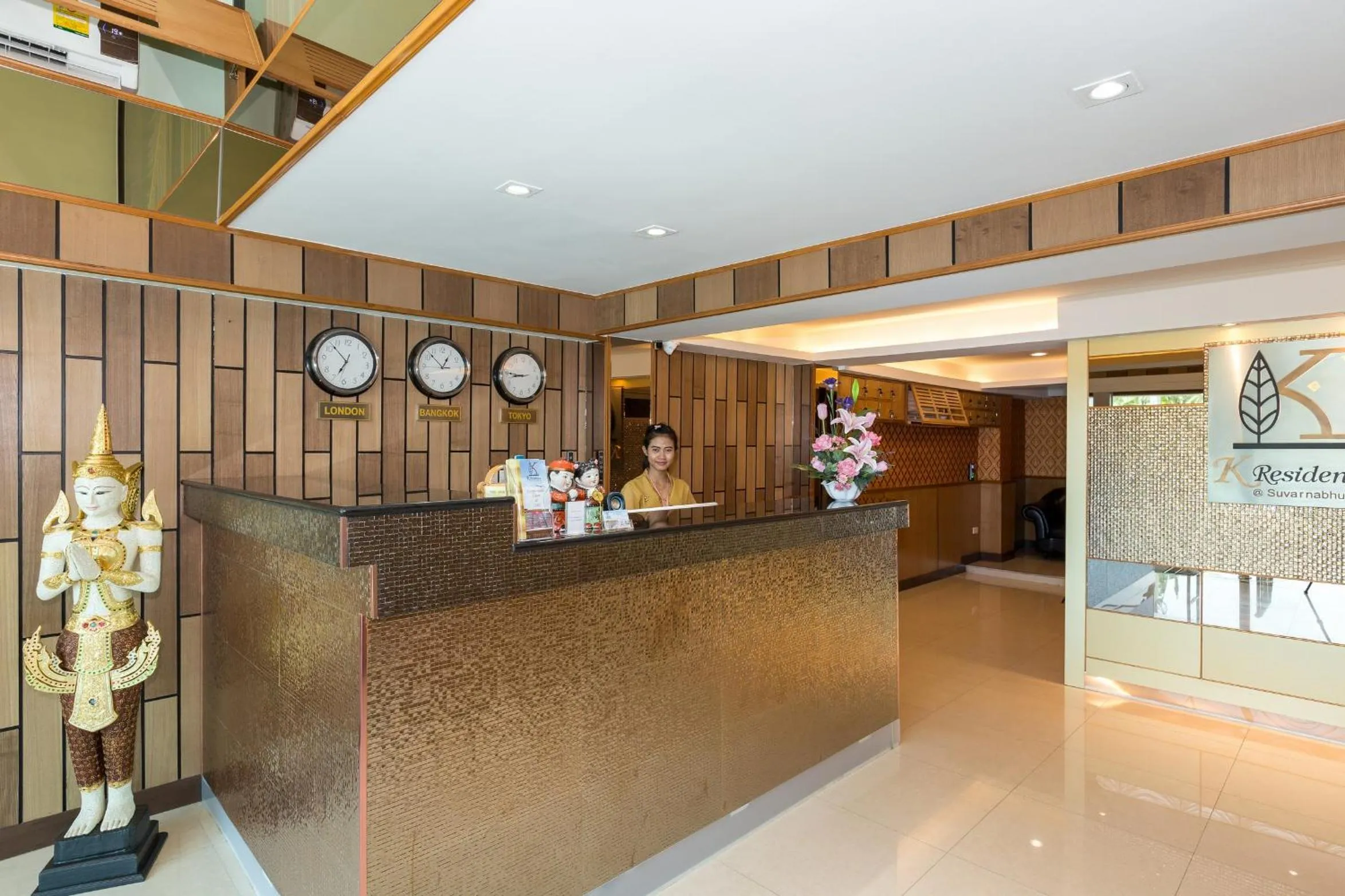 Lobby or reception in RoomQuest Suvarnabhumi Airport Romklao Soi 6