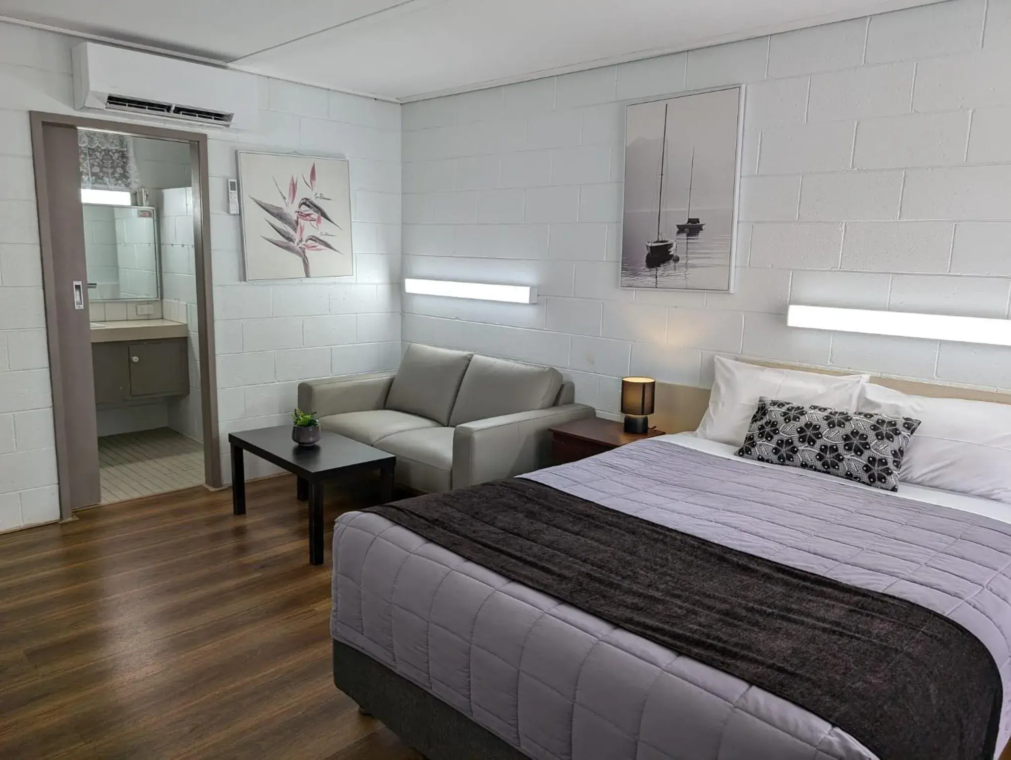 Superior Queen Room in Morwell Parkside Motel Superior Queen Room in Morwell Parkside Motel