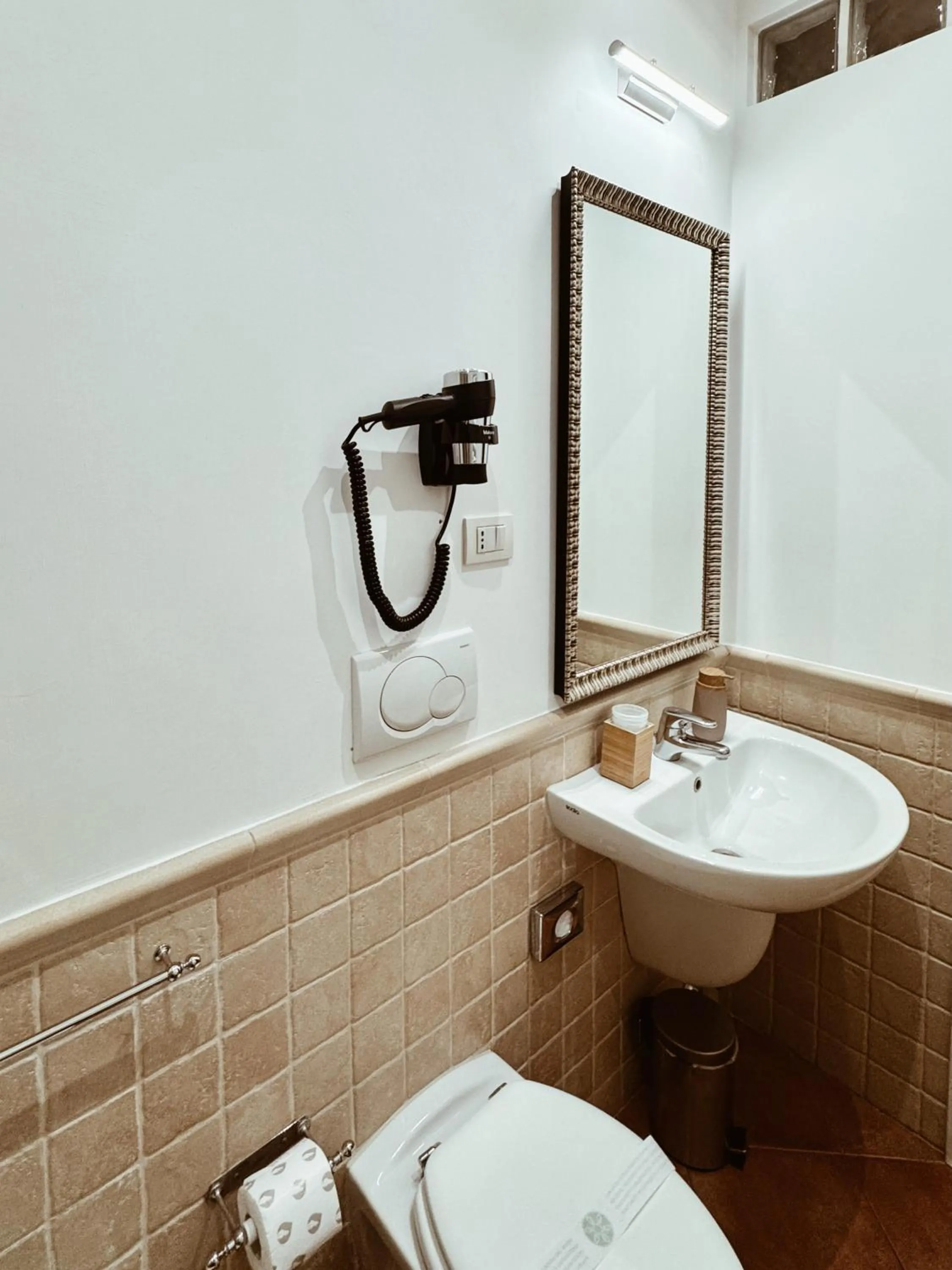 Toilet in Residenza Sciarra Suites