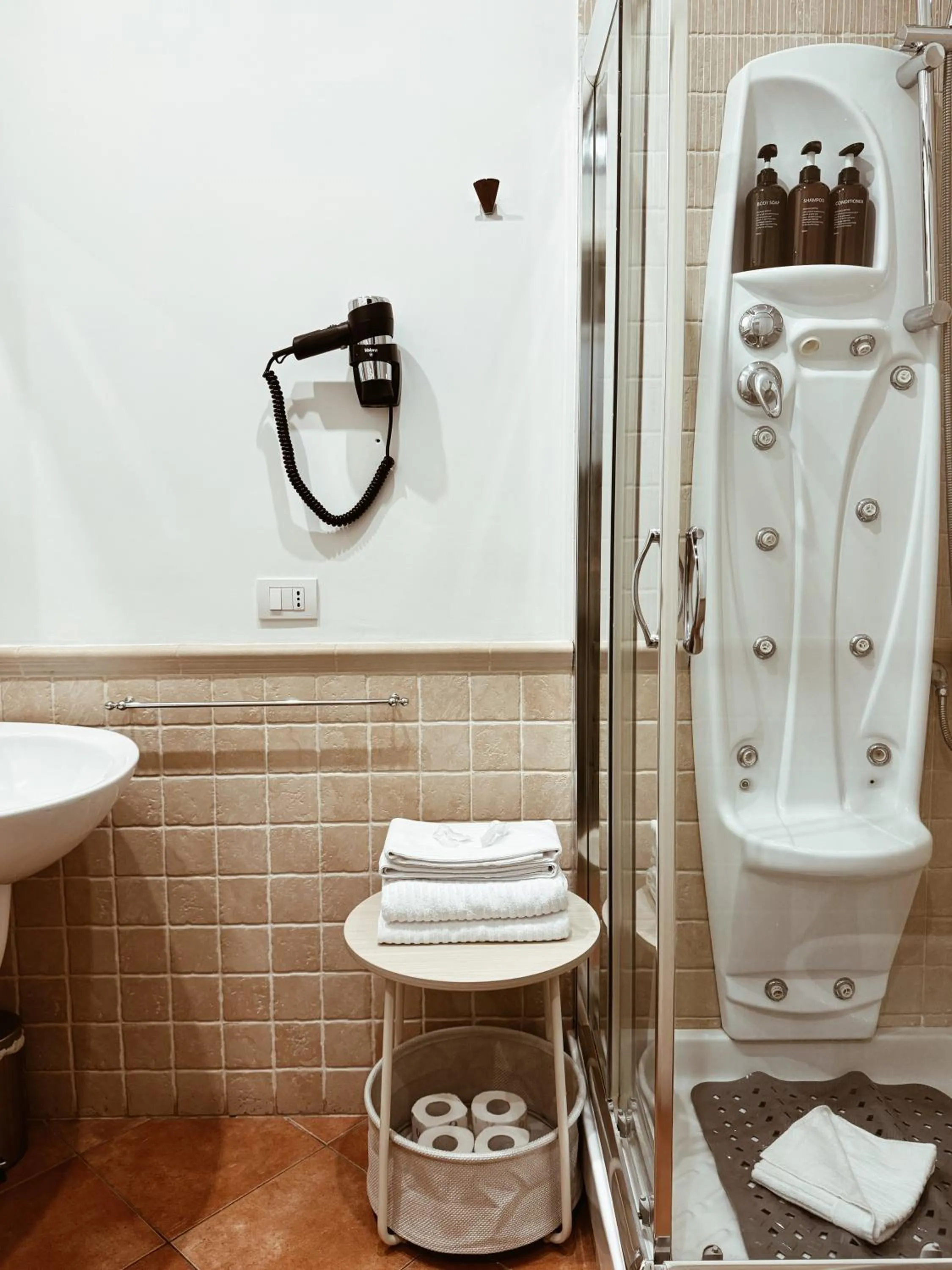 Shower in Residenza Sciarra Suites