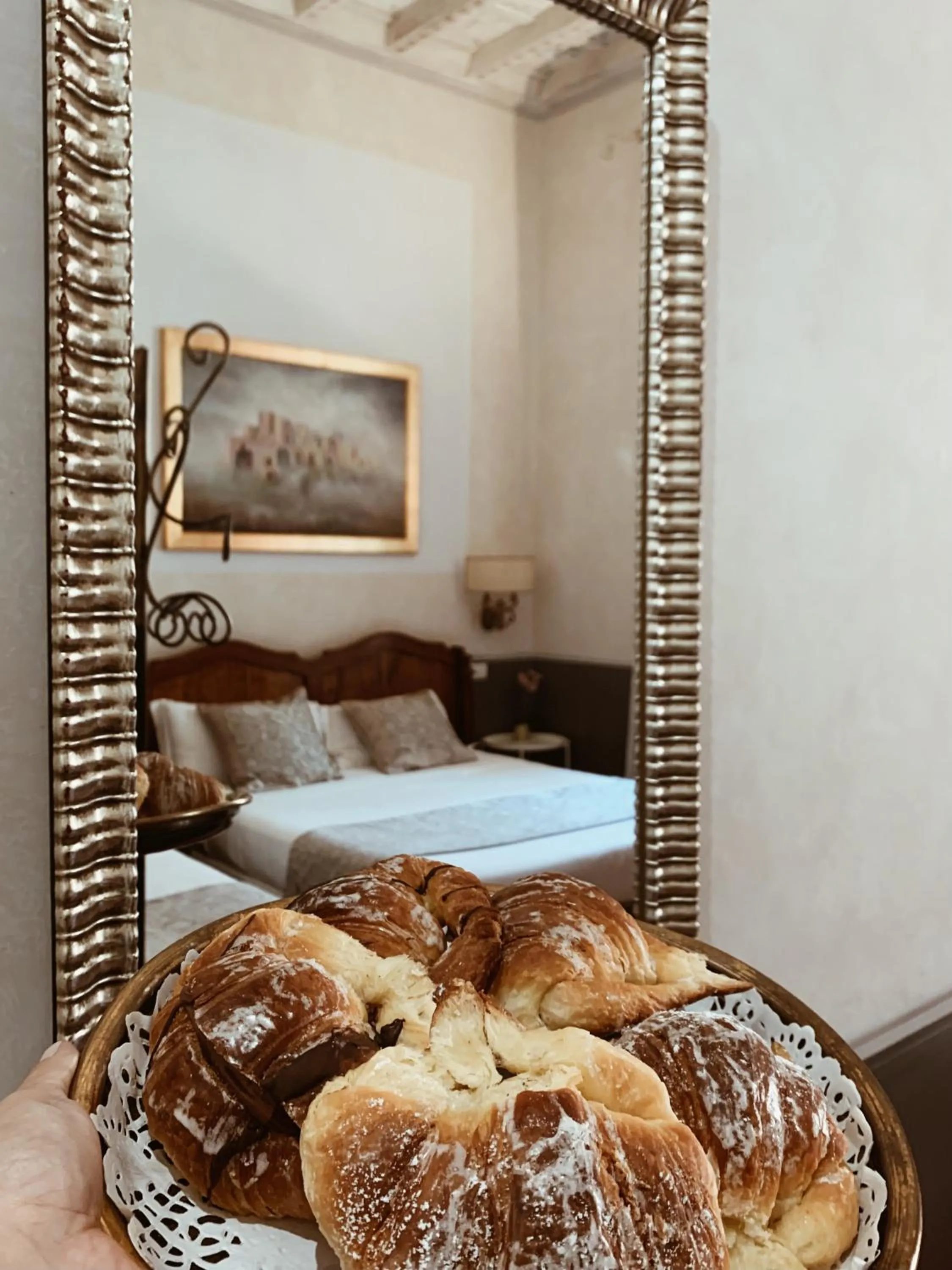 Breakfast, Bed in Residenza Sciarra Suites