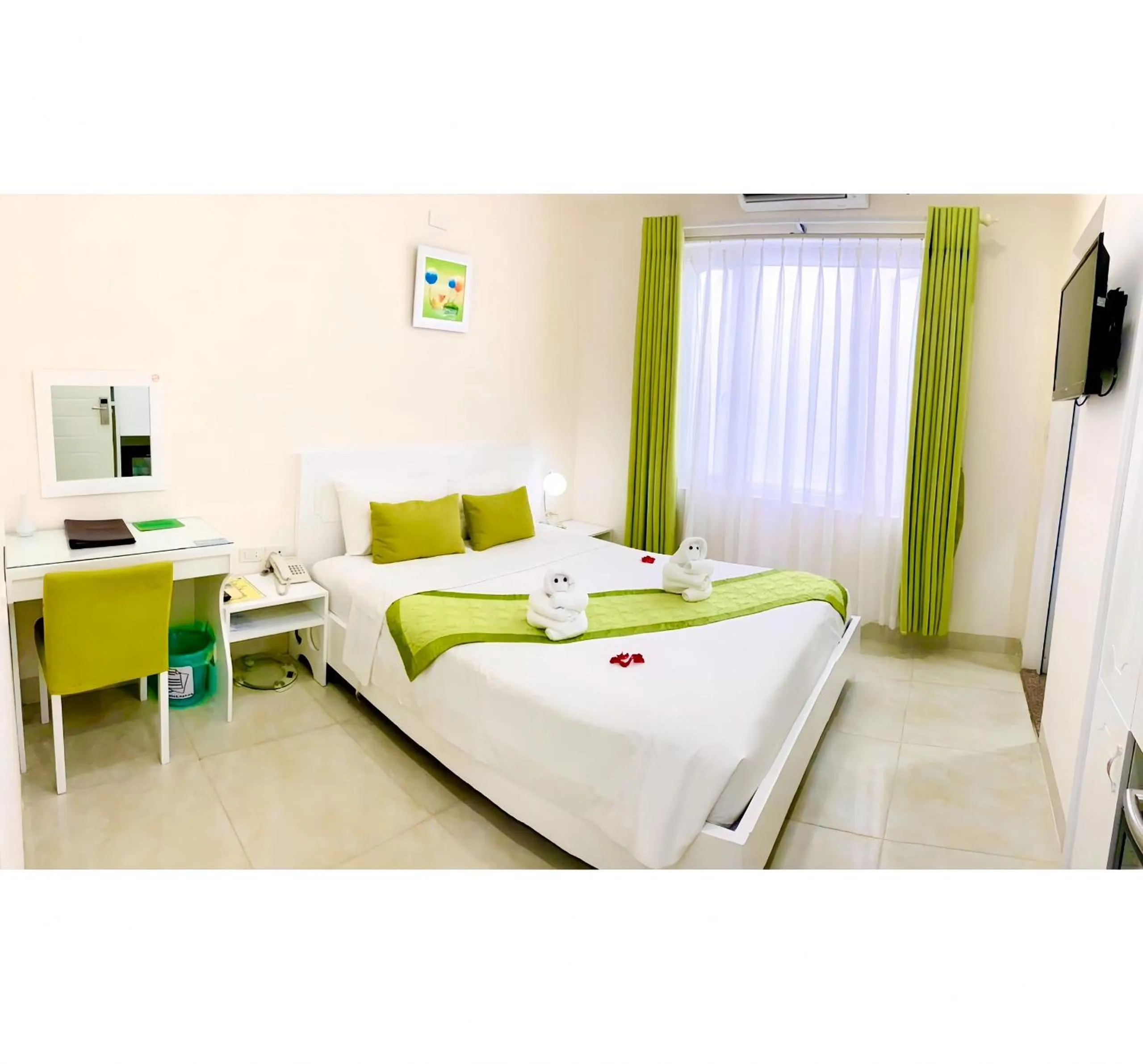 Photo of the whole room, Bed in Hotel La Perle