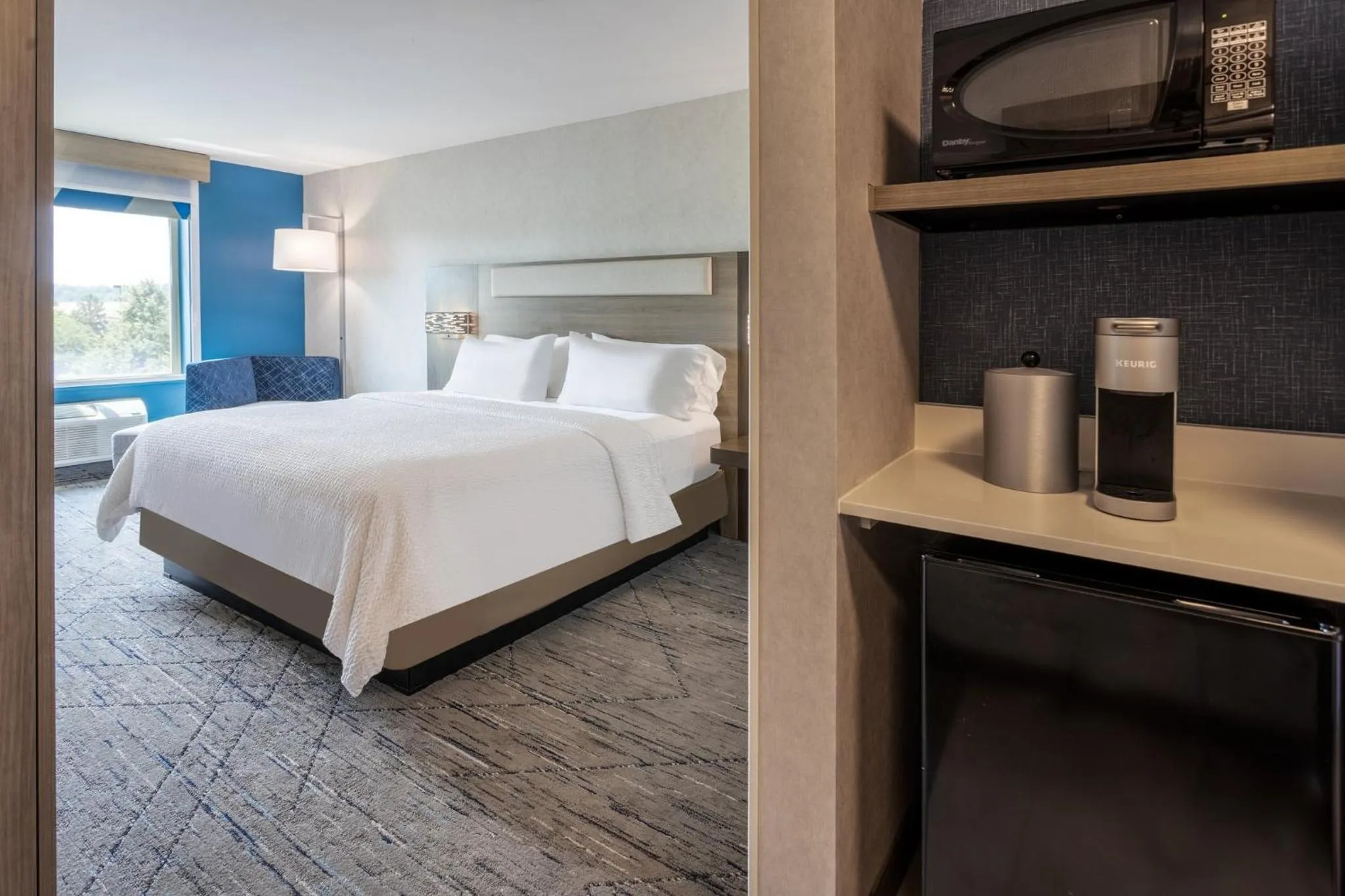 Photo of the whole room, Bed in Holiday Inn Express & Suites Dewitt - Syracuse by IHG