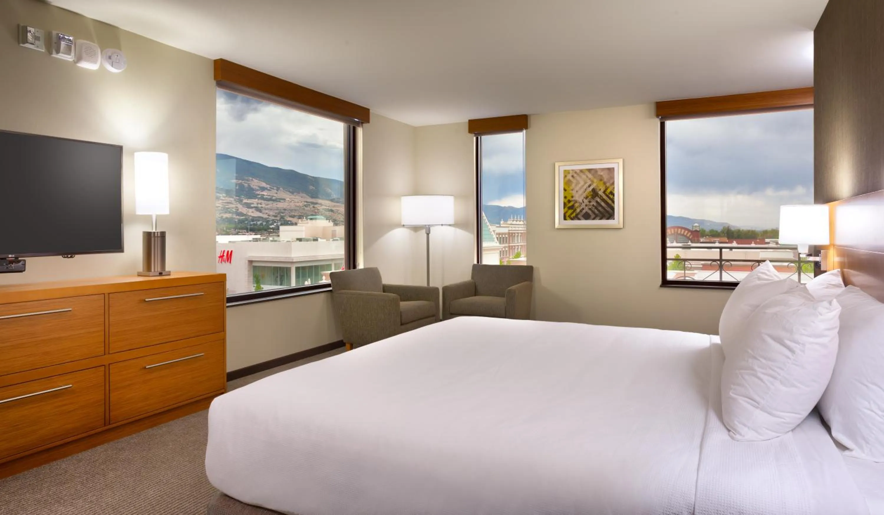 City view, Bed in Hyatt Place Salt Lake City Farmington Station Park