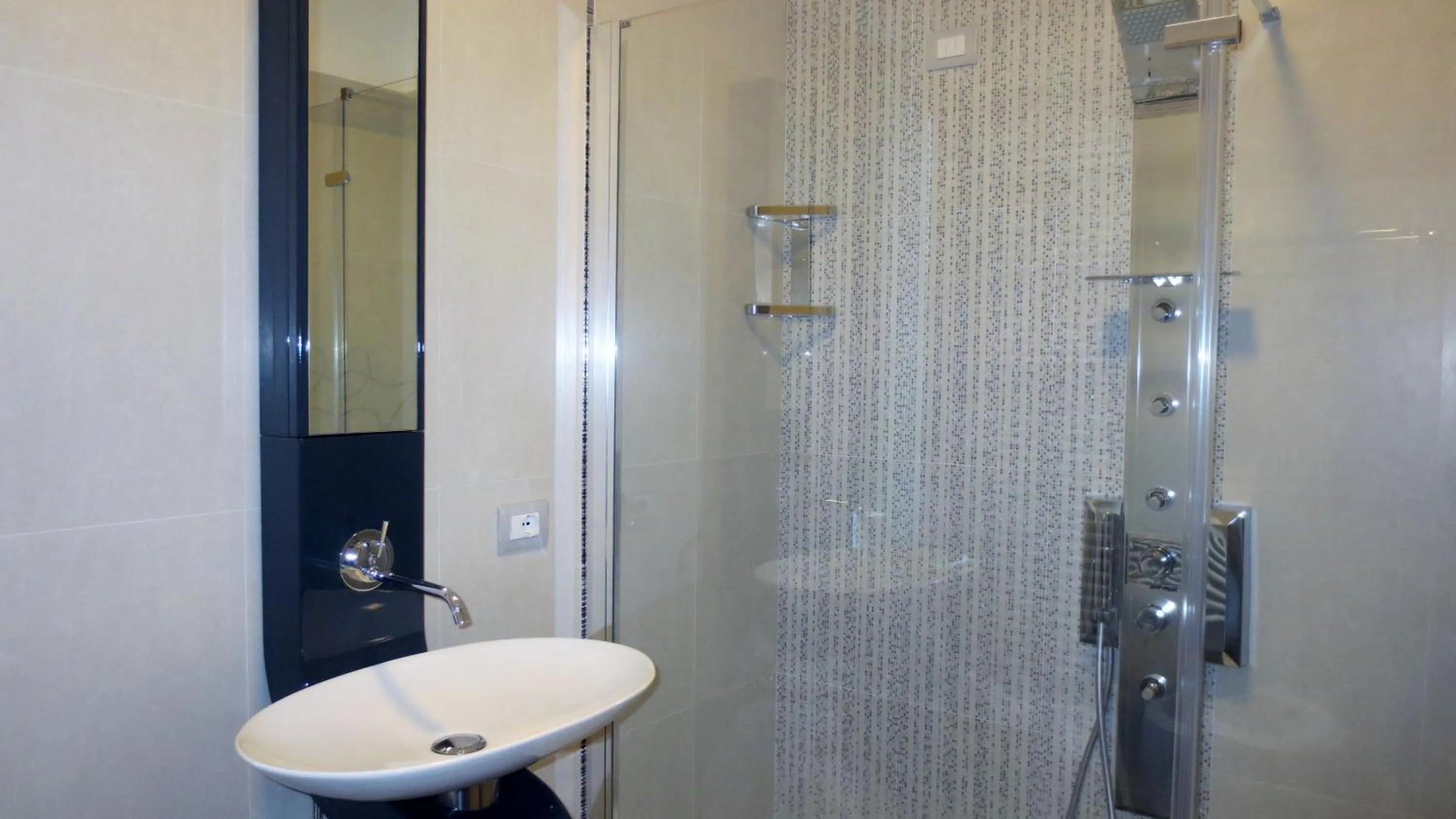 Shower in Masseria Corte Masseriola