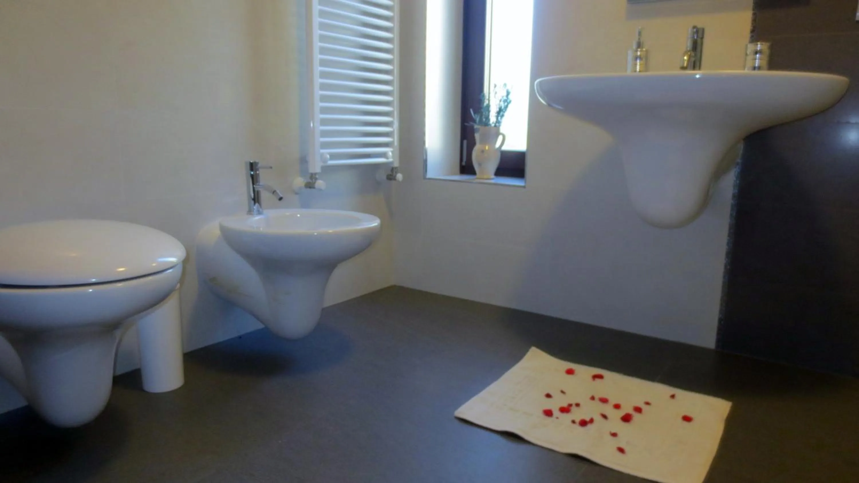 Toilet in Masseria Corte Masseriola