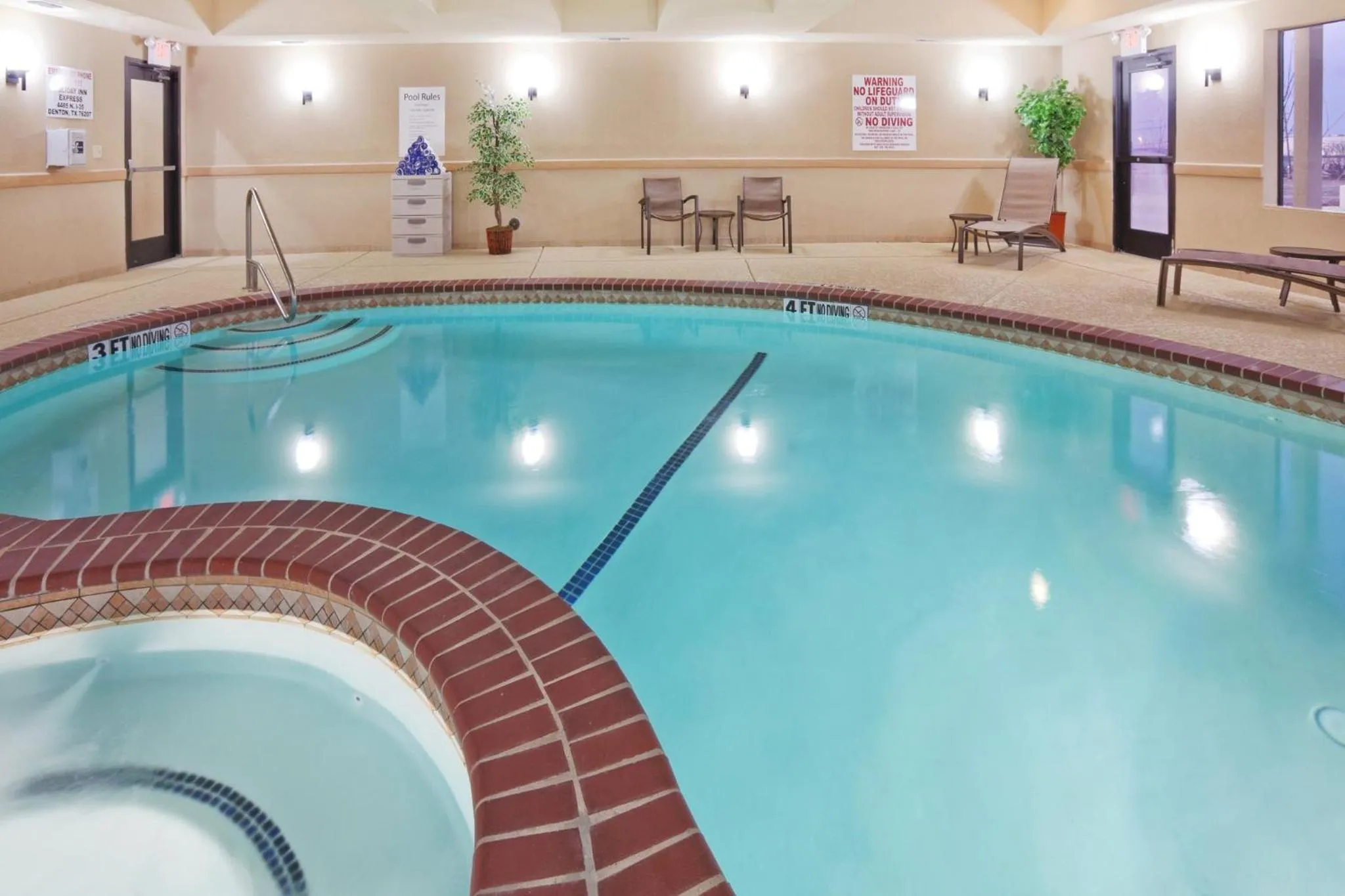 Swimming pool in Holiday Inn Express & Suites - Denton North by IHG