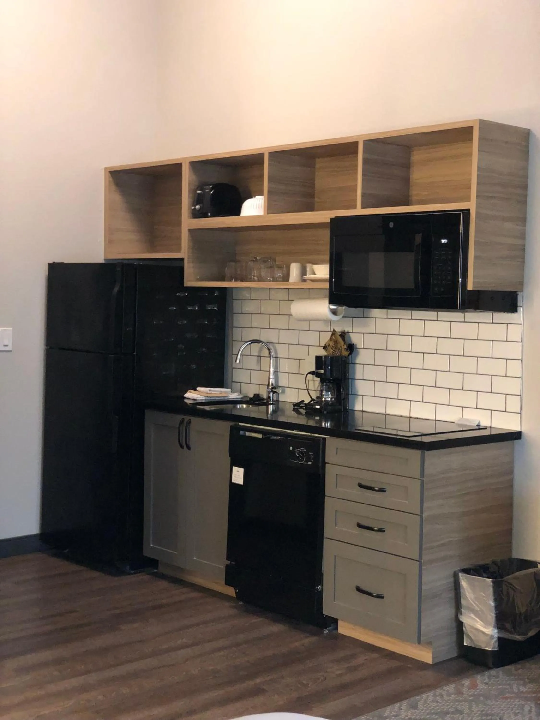 Kitchen or kitchenette in Candlewood Suites Mount Pleasant by IHG