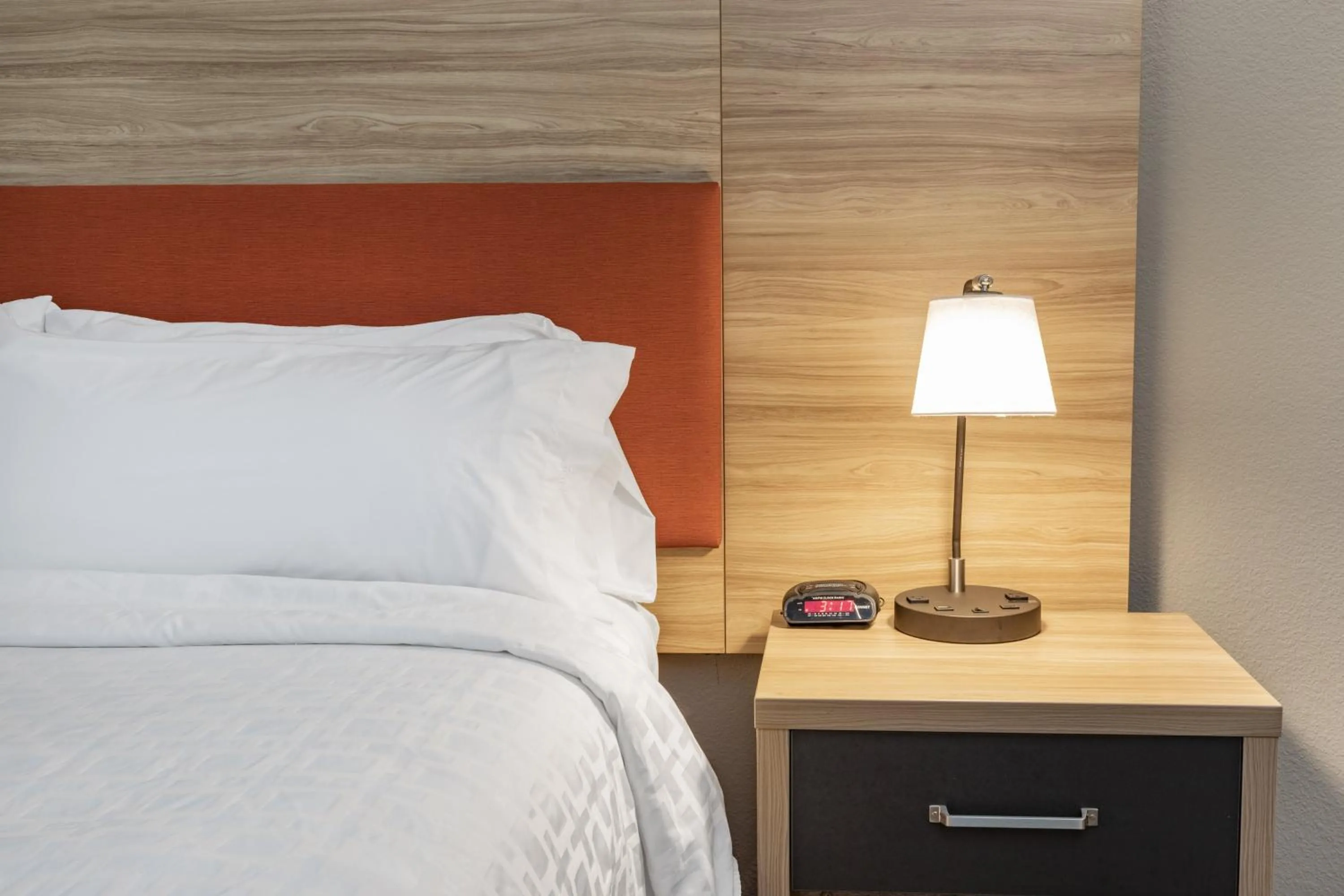 Photo of the whole room, Bed in Candlewood Suites Mount Pleasant by IHG