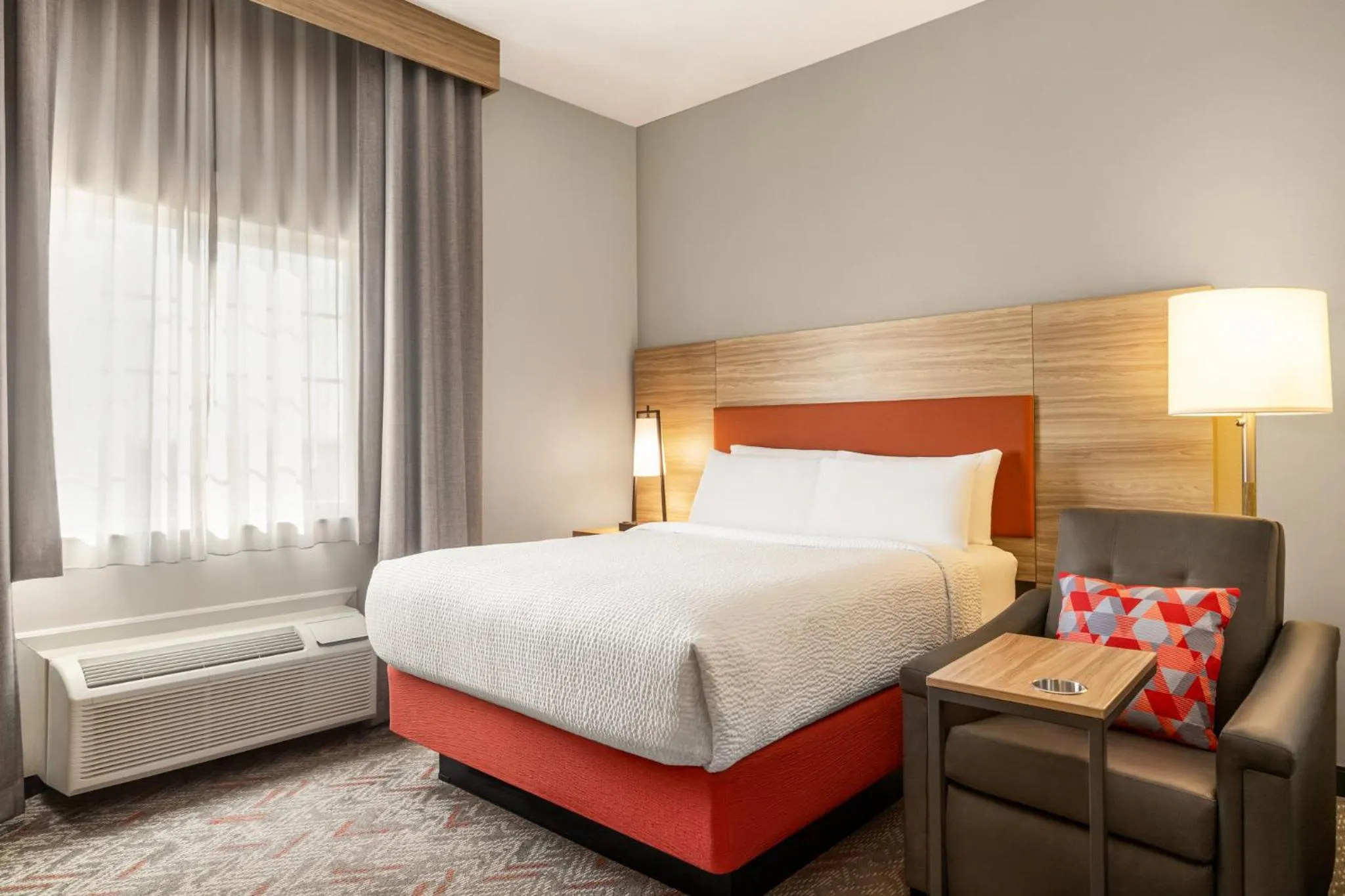 Photo of the whole room, Bed in Candlewood Suites Mount Pleasant by IHG