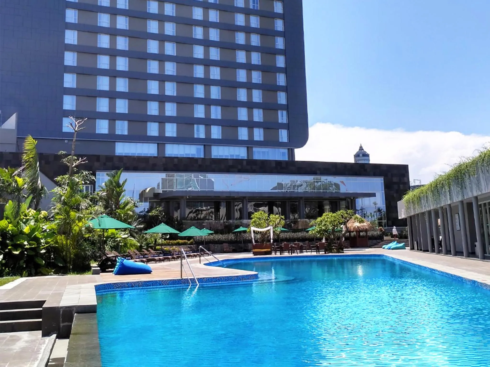 Swimming pool in Gammara Hotel Makassar