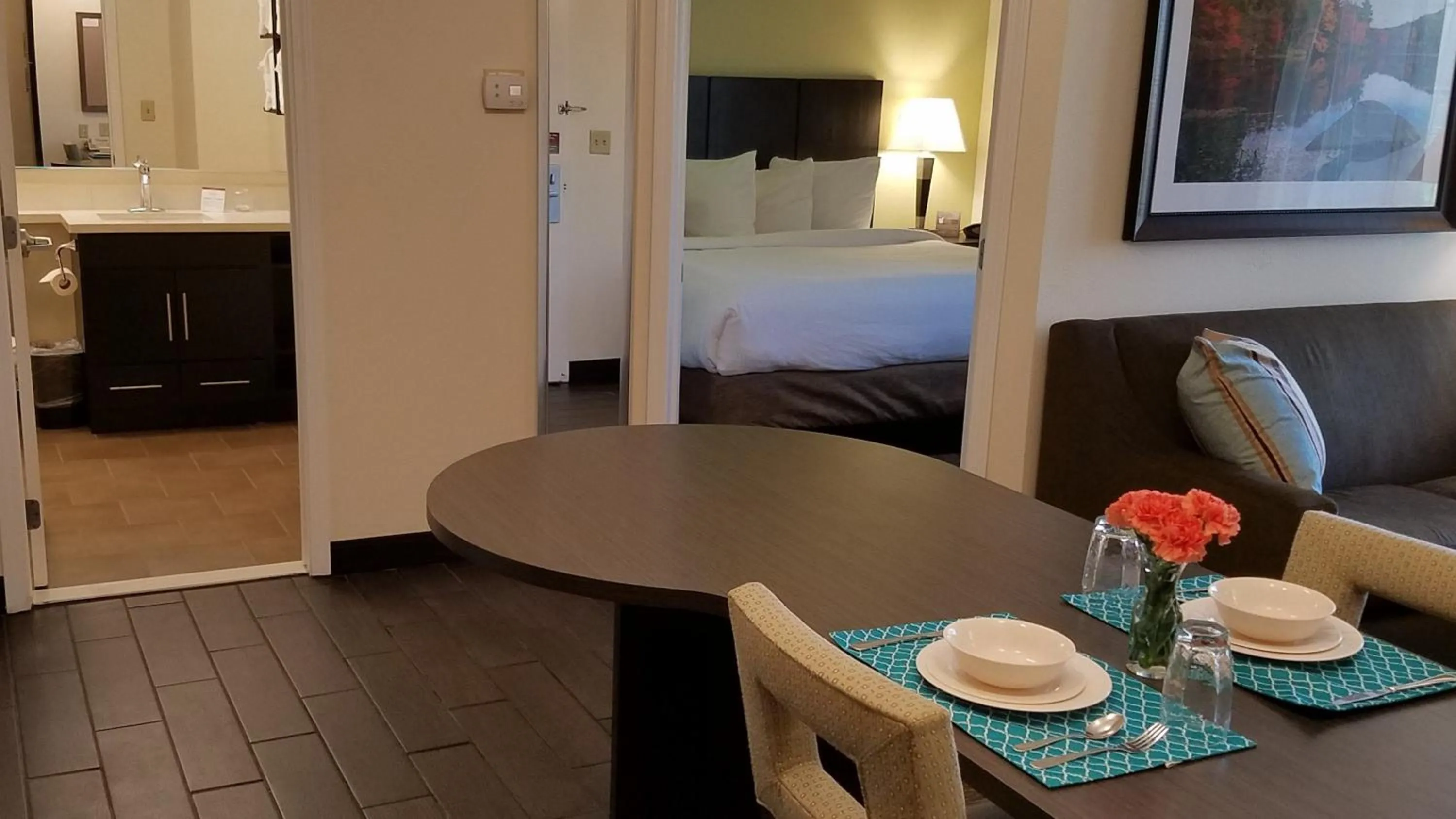 Photo of the whole room, Bed in Candlewood Suites - East Syracuse - Carrier Circle by IHG