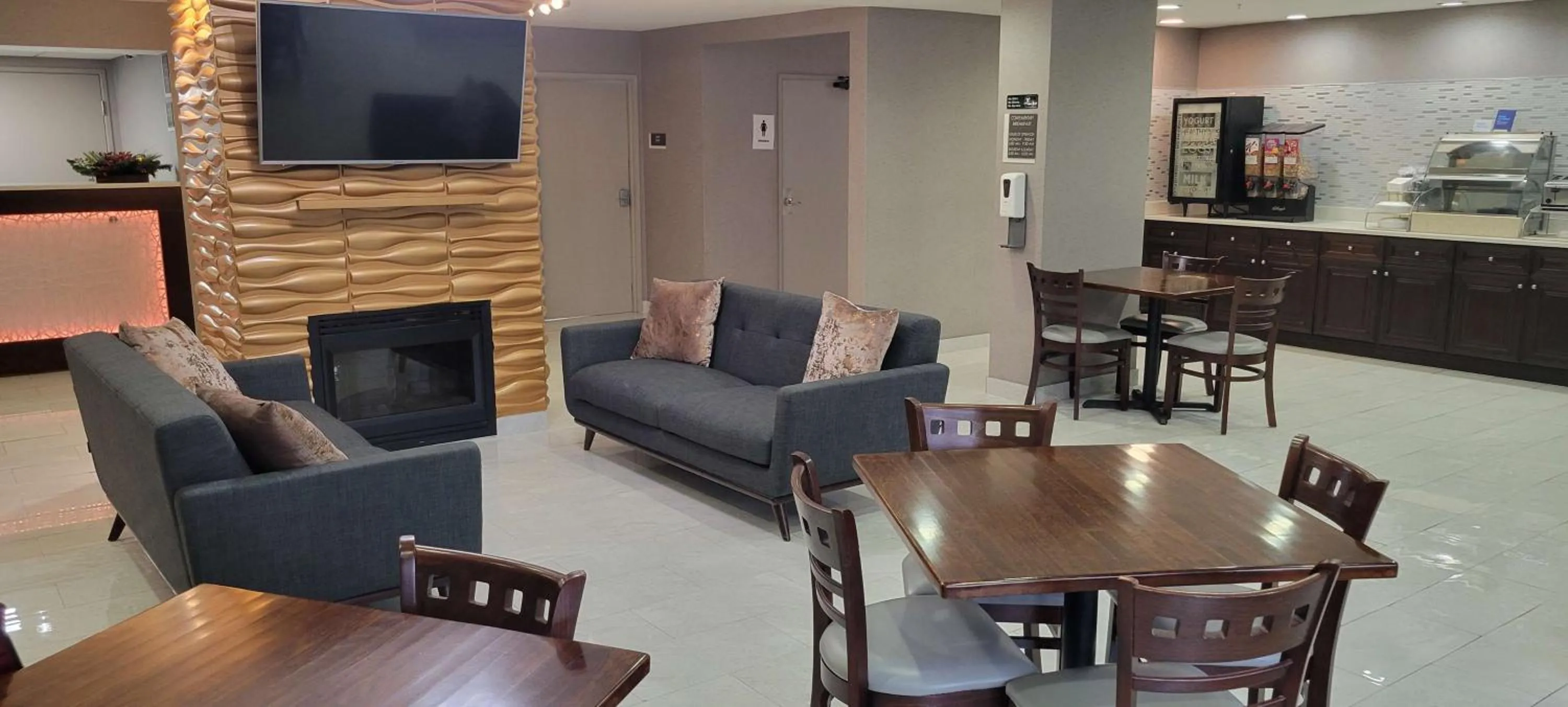 Lobby or reception, Lounge/Bar in Holiday Inn Express Kernersville
