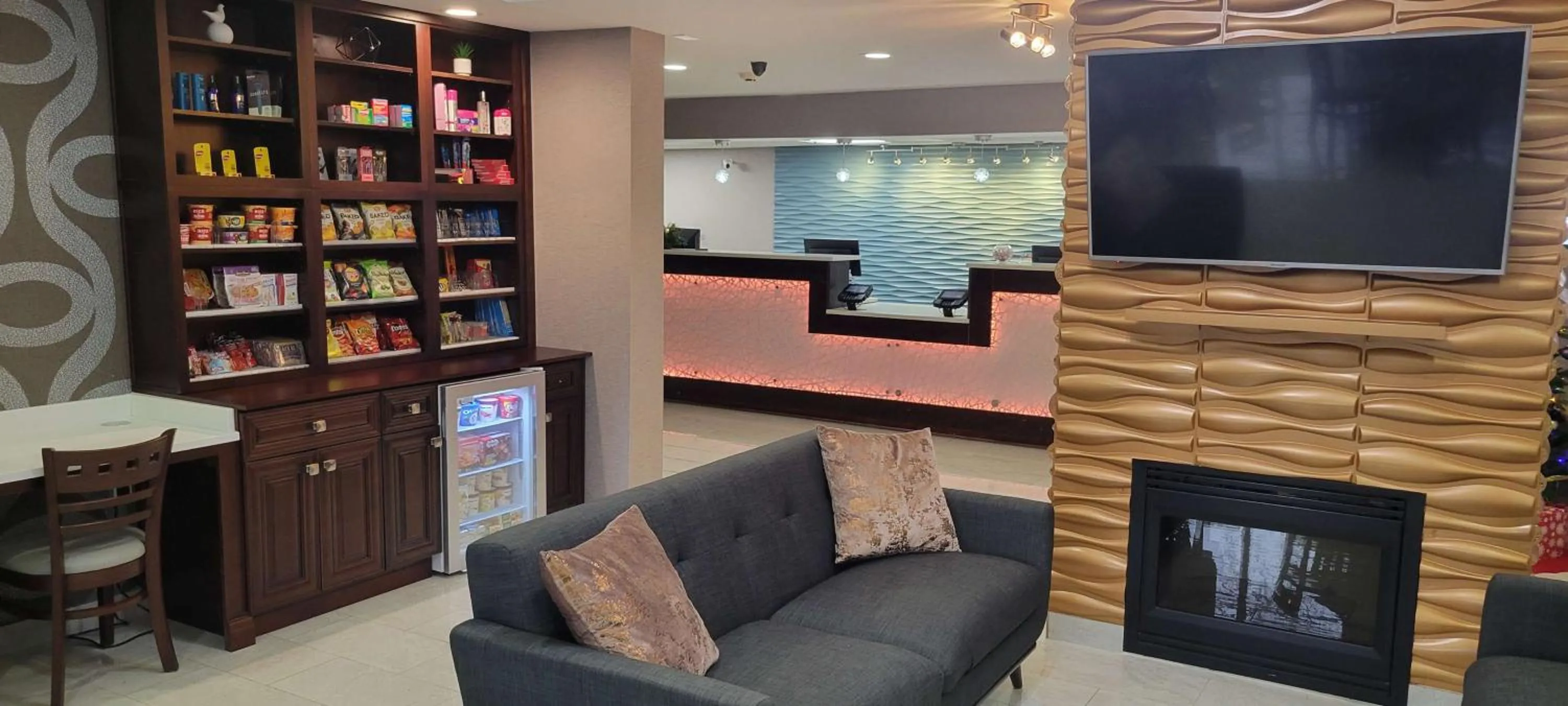 Lobby or reception, Library in Holiday Inn Express Kernersville