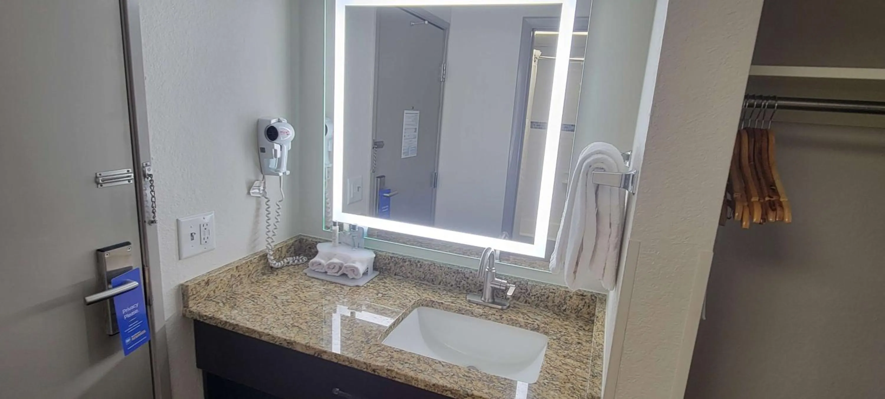 Bathroom in Holiday Inn Express Kernersville