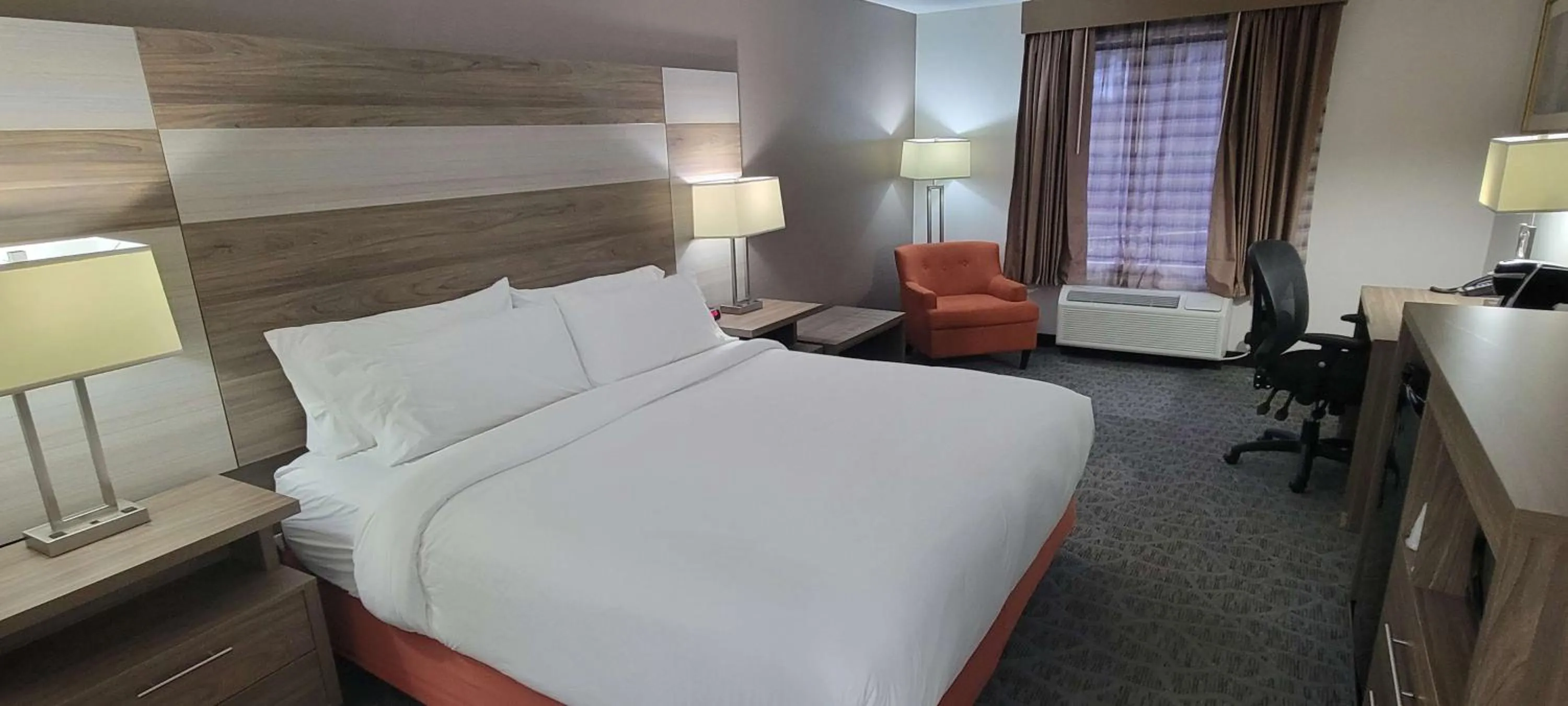 Bedroom, Bed in Holiday Inn Express Kernersville