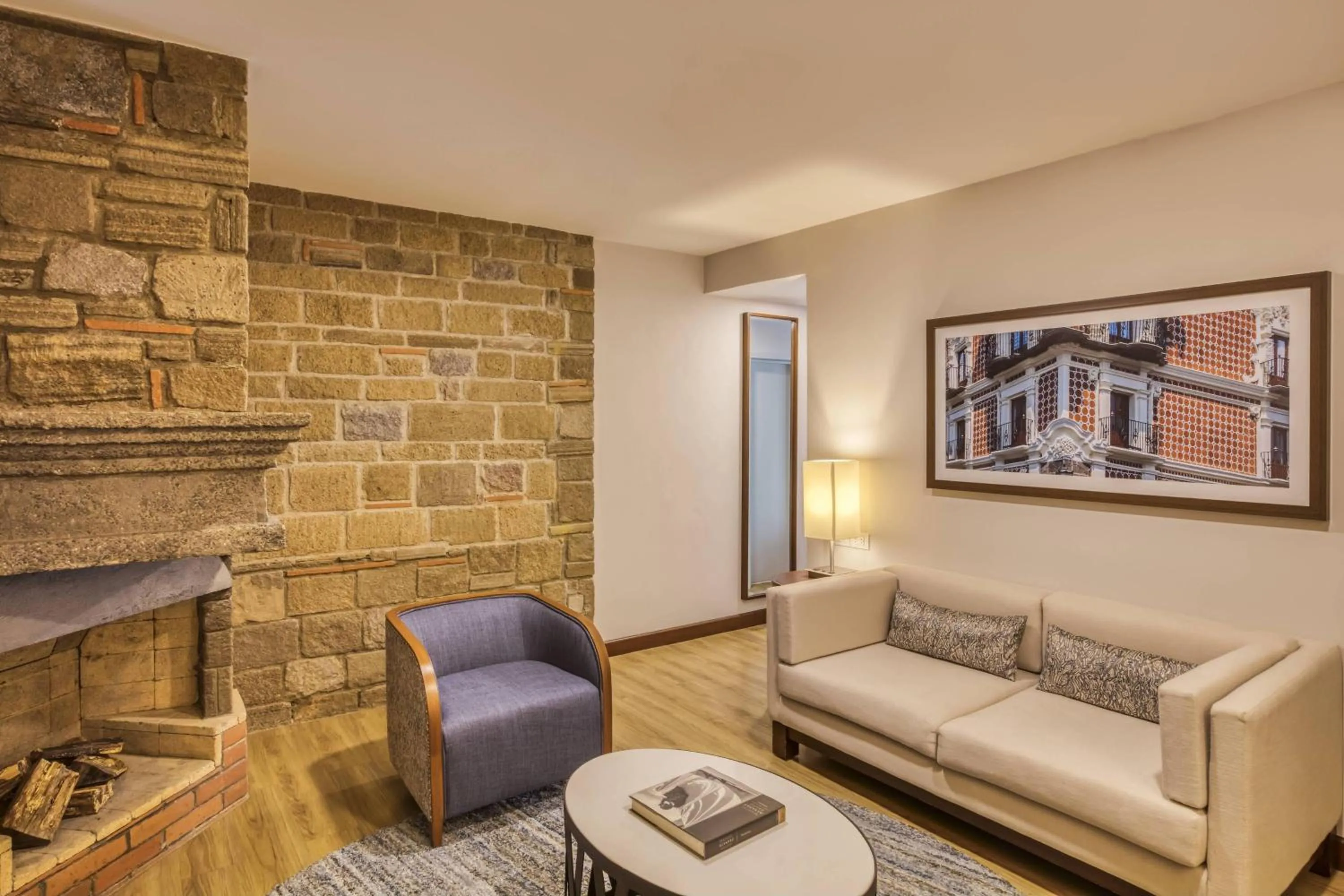 Living room in Marriott Puebla Hotel Meson del Angel