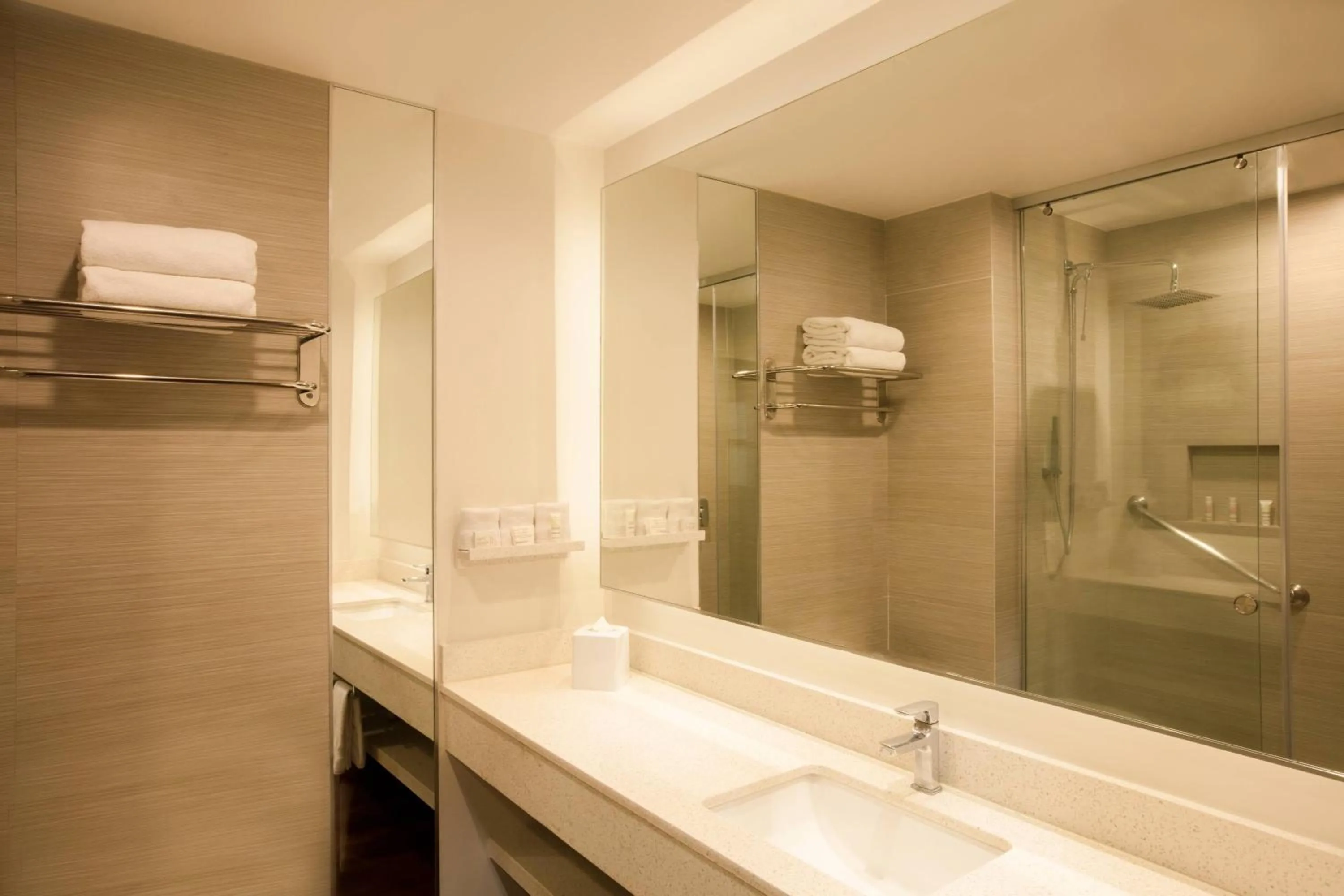 Bathroom in Marriott Puebla Hotel Meson del Angel