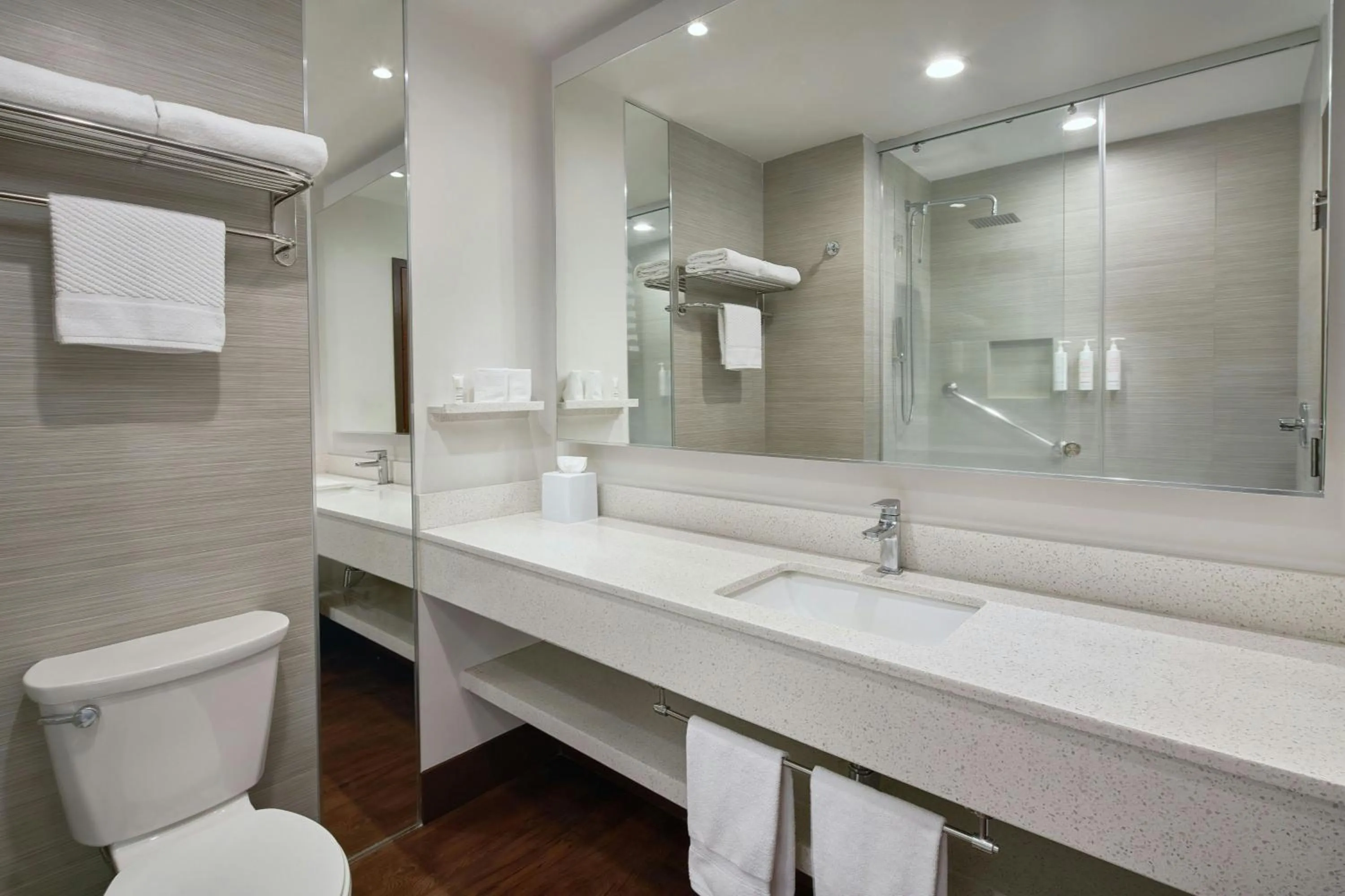 Bathroom in Marriott Puebla Hotel Meson del Angel