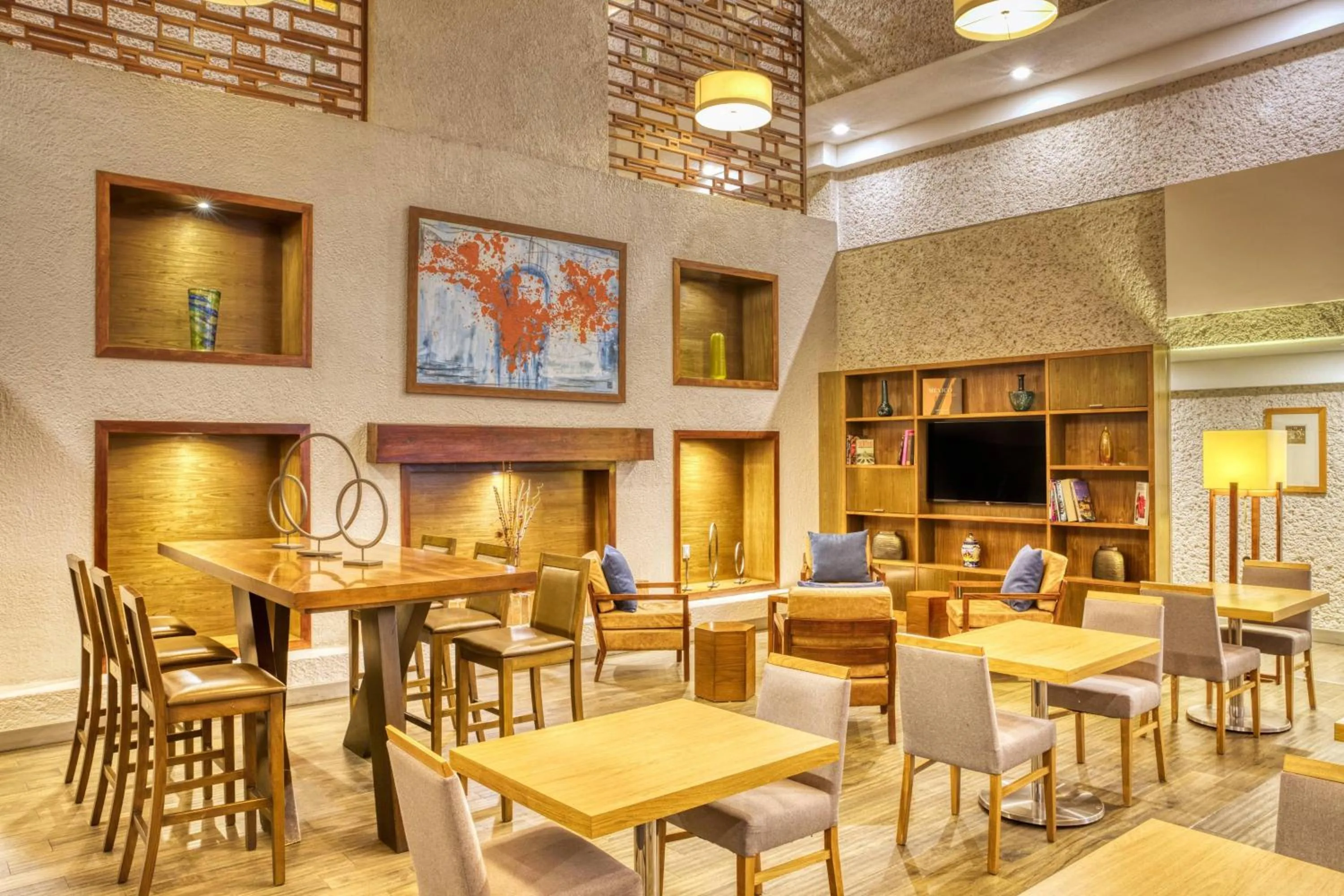 Lounge or bar in Marriott Puebla Hotel Meson del Angel