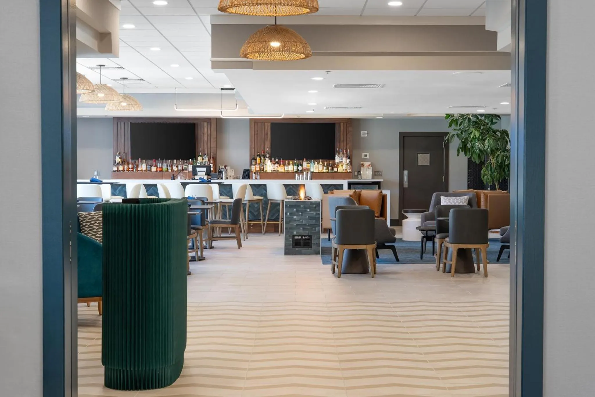 Restaurant/places to eat in Holiday Inn Portland-By the Bay by IHG