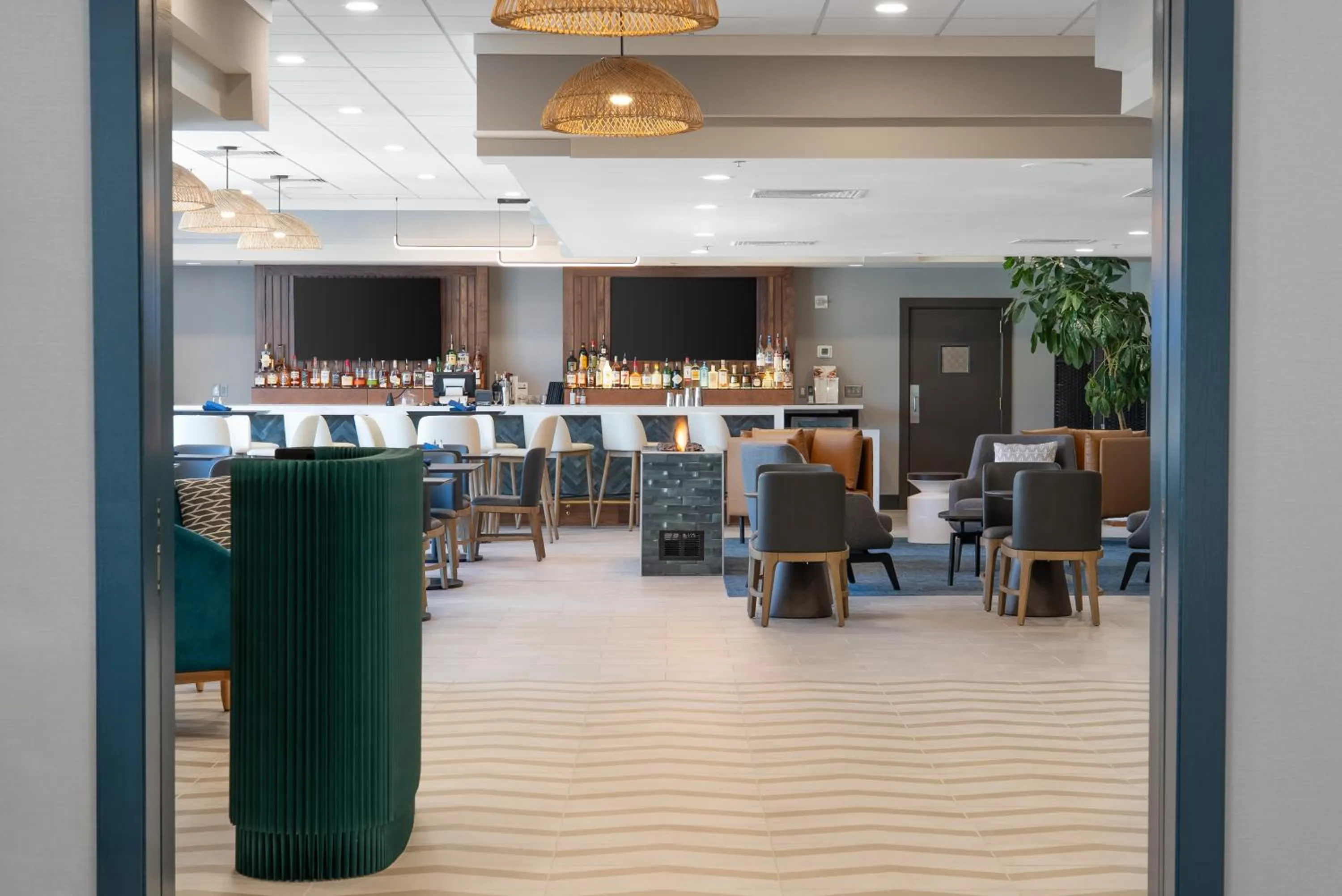 Restaurant/places to eat in Holiday Inn Portland-By the Bay by IHG