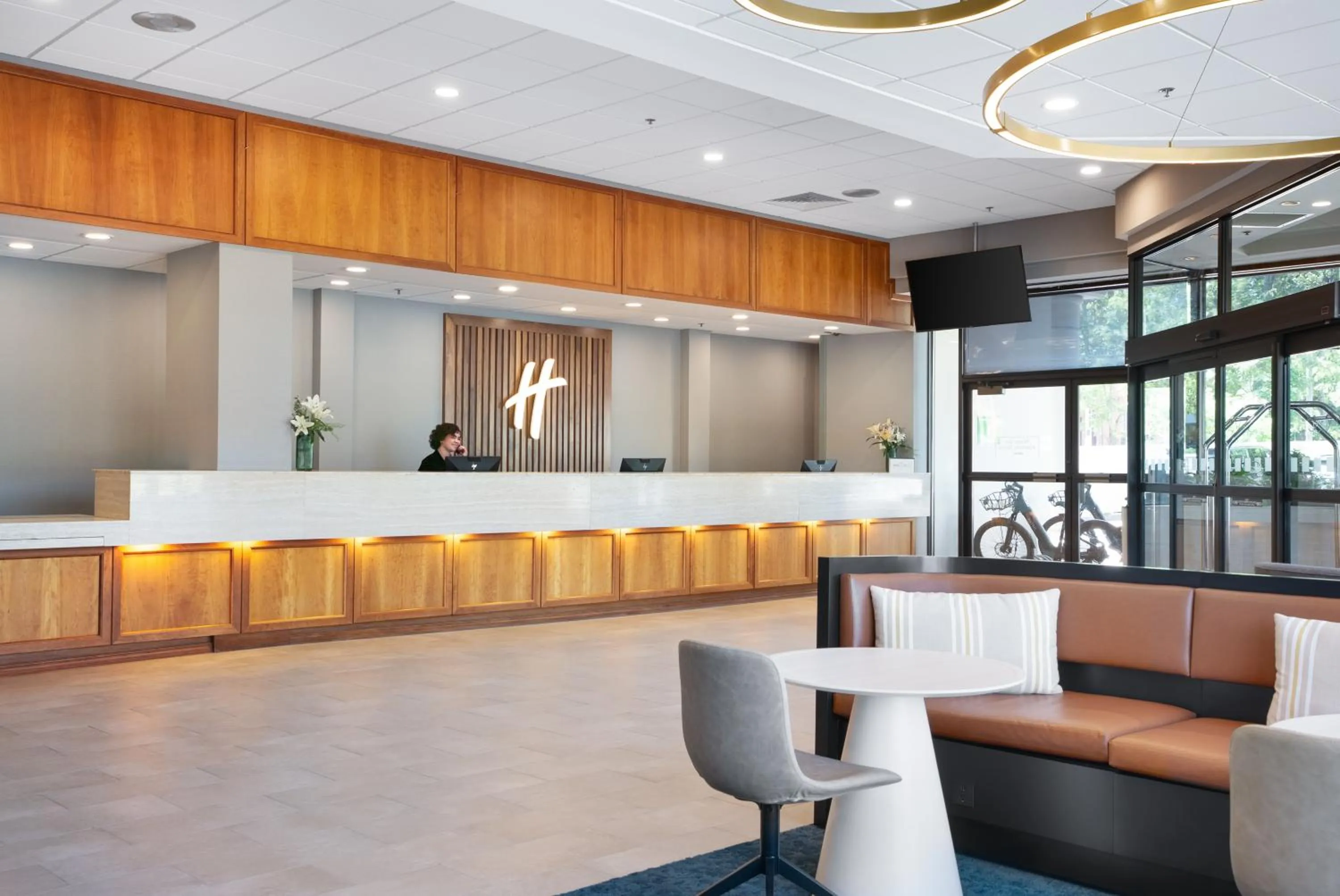 Lobby or reception in Holiday Inn Portland-By the Bay by IHG