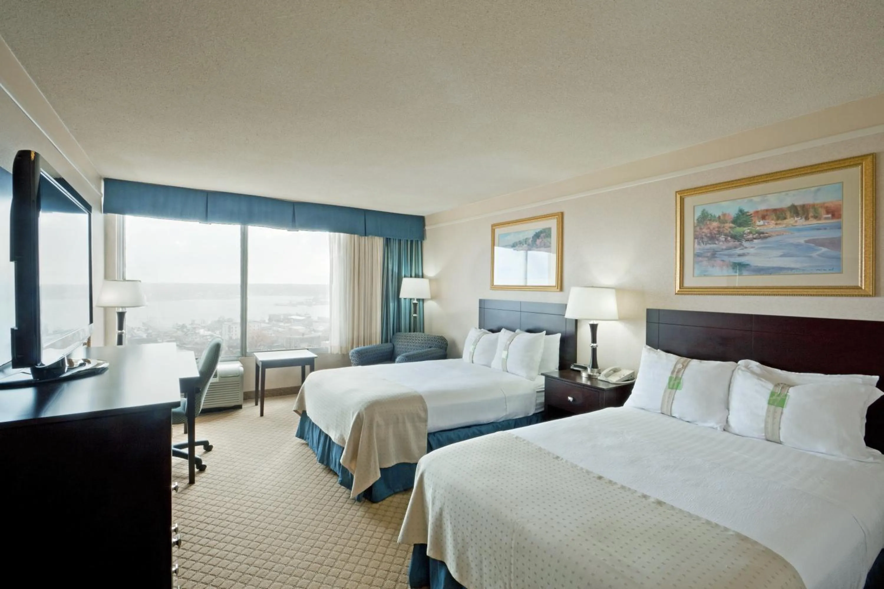 Photo of the whole room, Bed in Holiday Inn Portland-By the Bay by IHG