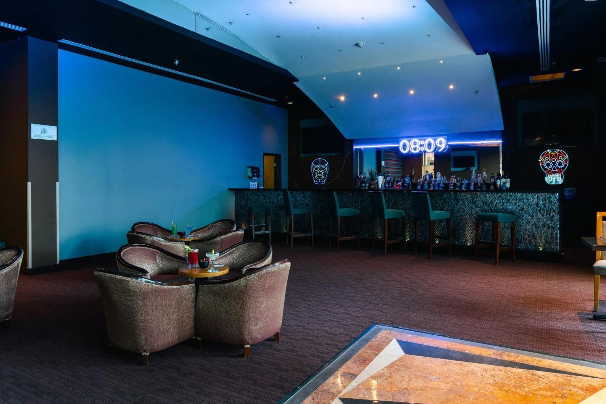 Lounge or bar in Crowne Plaza Monterrey Aeropuerto by IHG