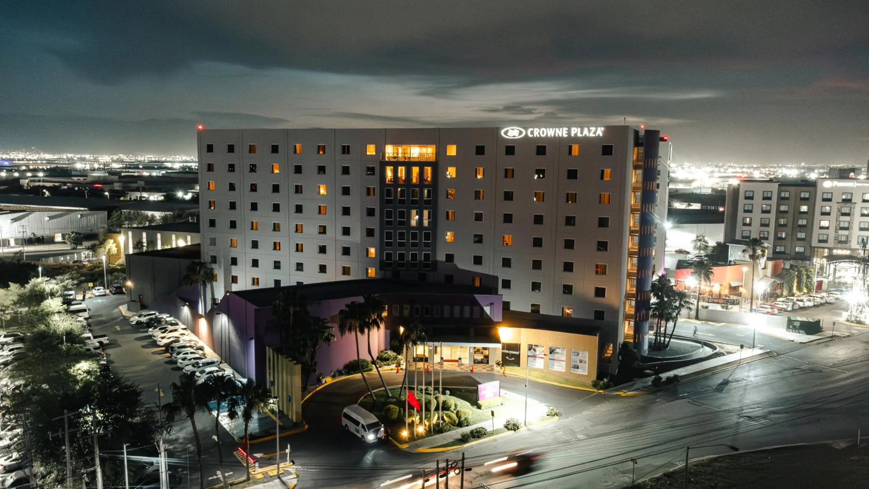 Facade/entrance in Crowne Plaza Monterrey Aeropuerto by IHG