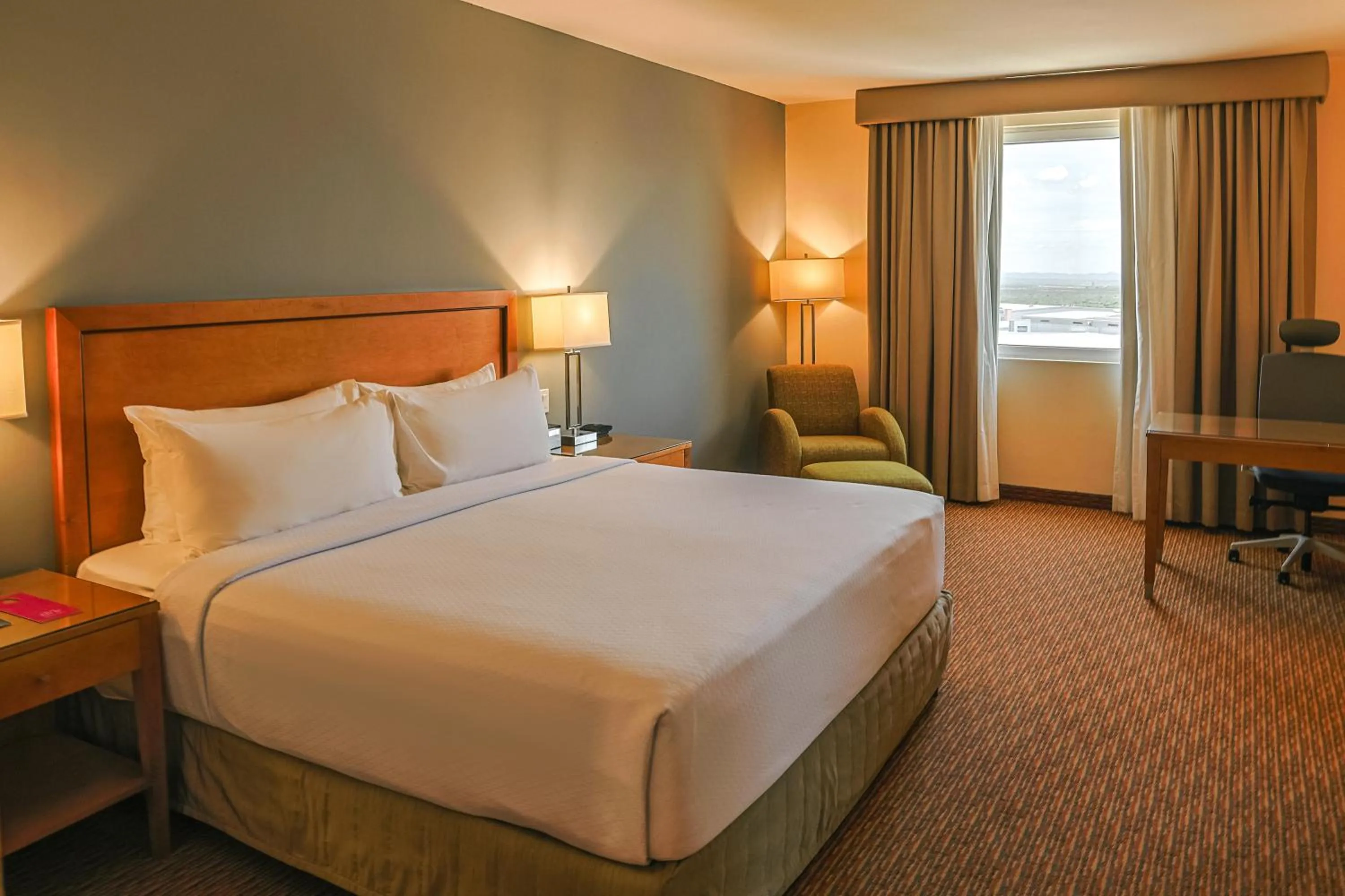 Bedroom, Bed in Crowne Plaza Monterrey Aeropuerto by IHG