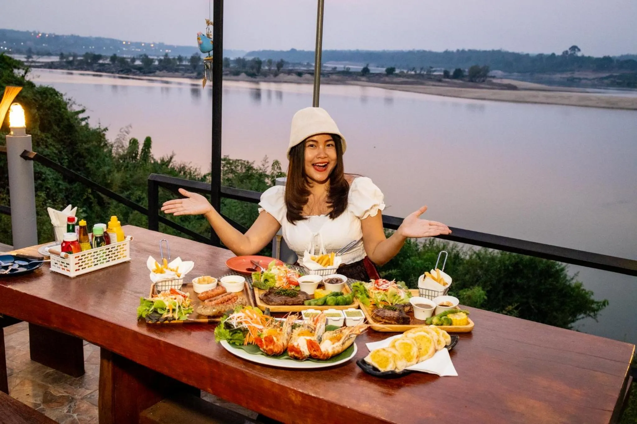 Restaurant/places to eat in Khong Chiam Orchid Riverside Resort