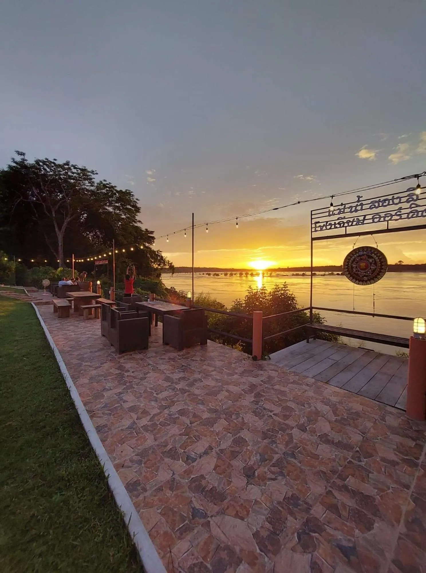 Restaurant/places to eat in Khong Chiam Orchid Riverside Resort