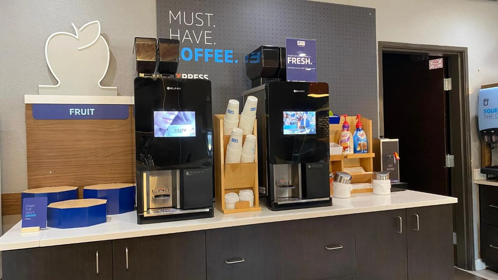 Breakfast in Holiday Inn Express Hotel & Suites North Kansas City by IHG