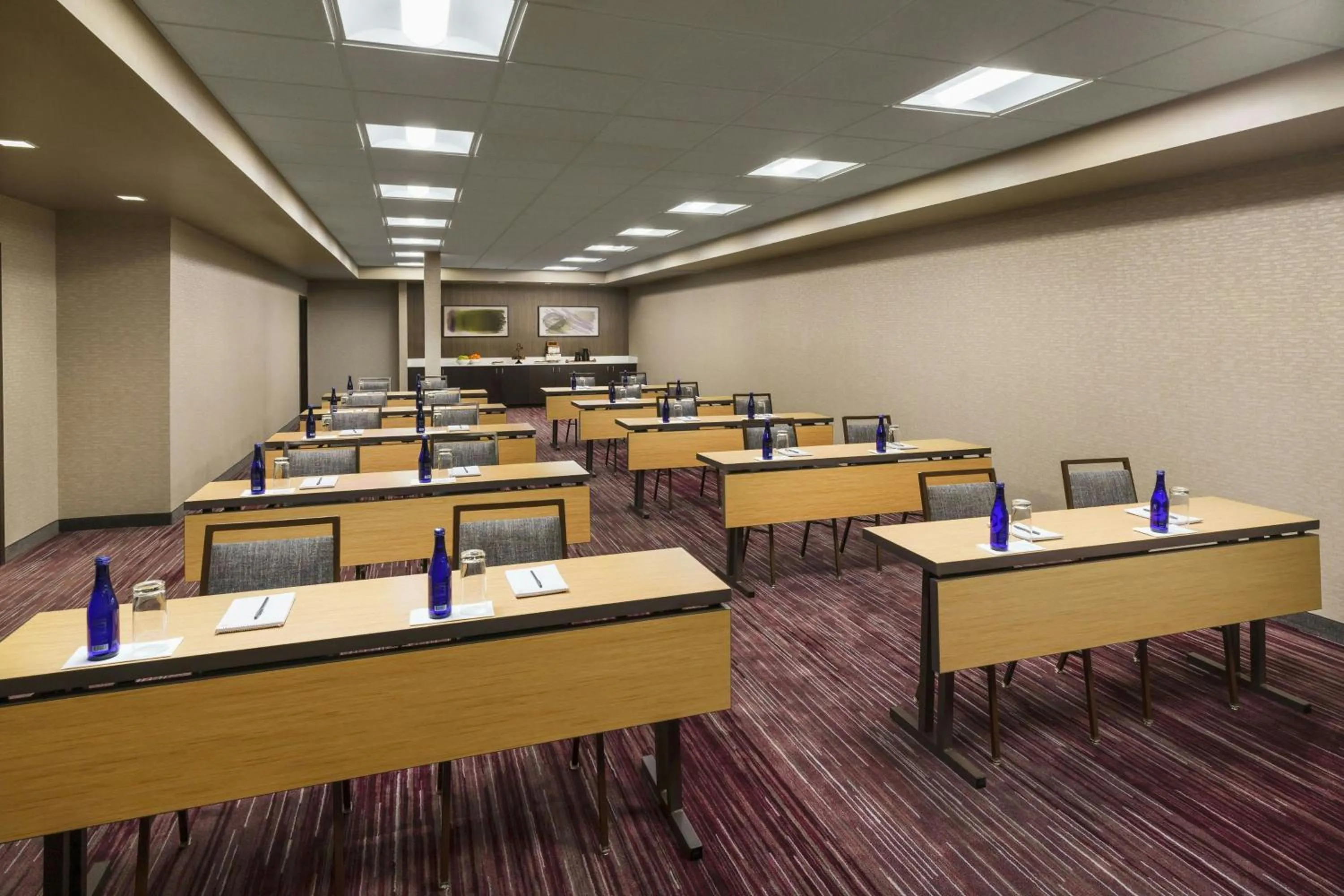 Meeting/conference room in Courtyard Chicago Bloomingdale