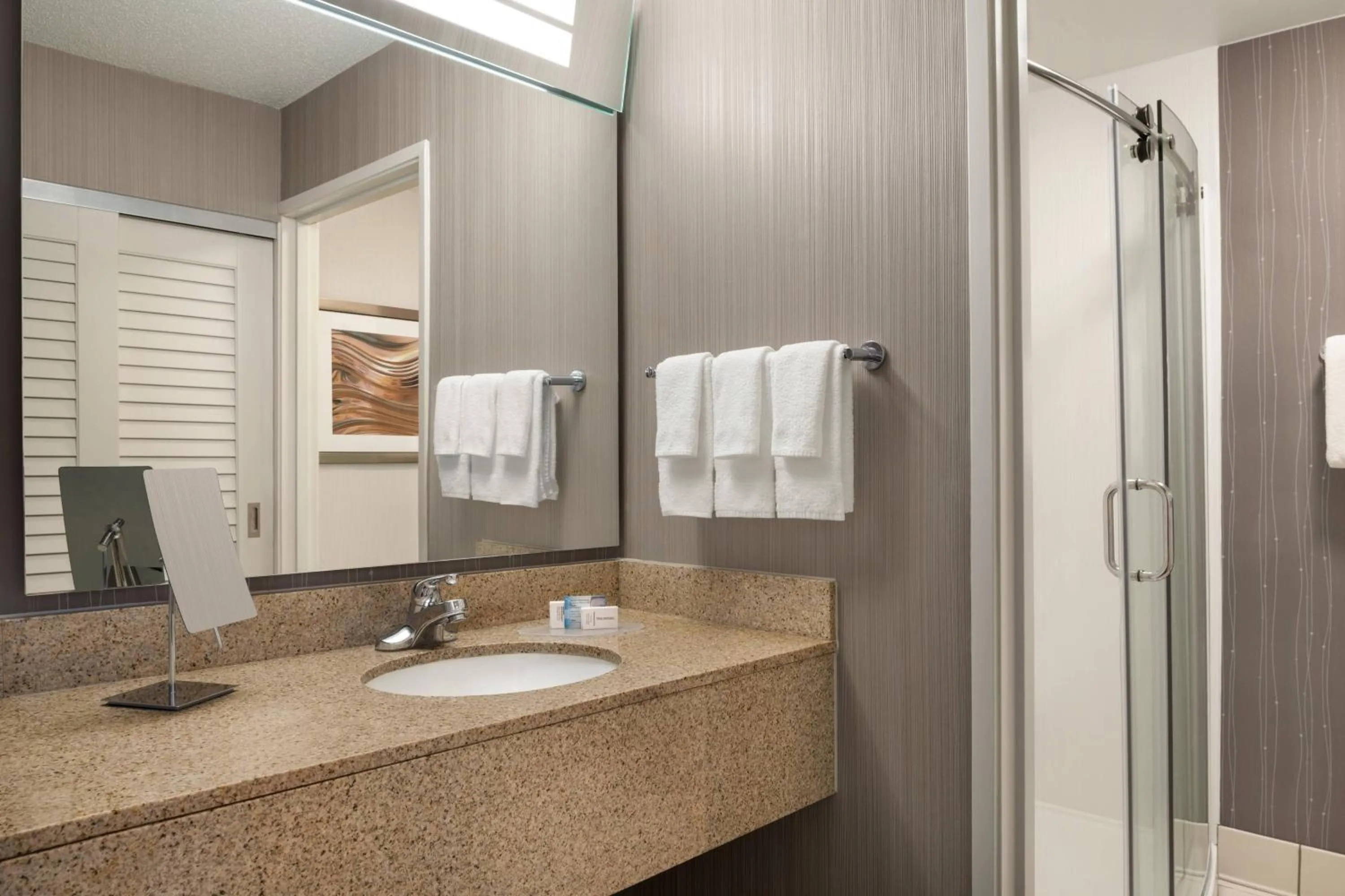 Bathroom in Courtyard Chicago Bloomingdale