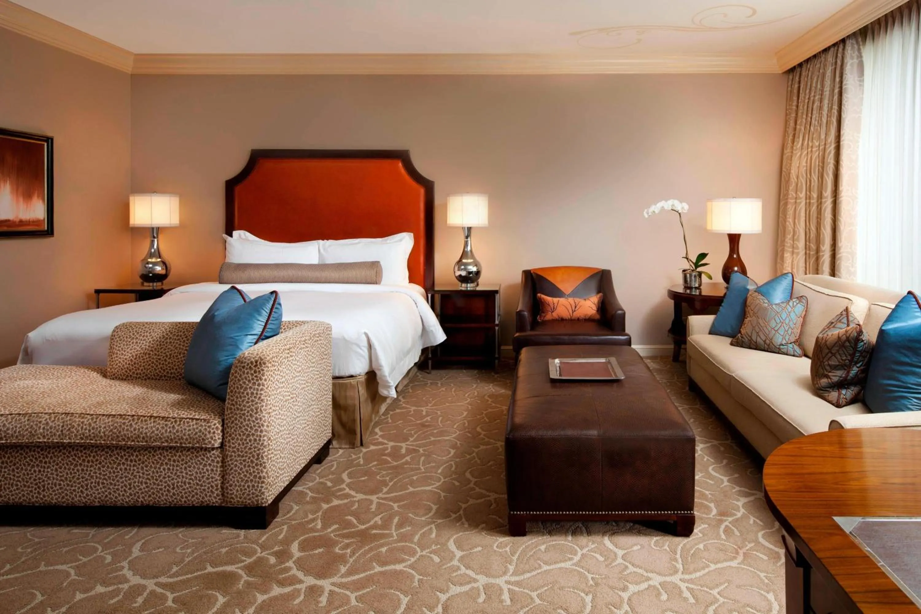 Grand Lux, Larger Guest room, 1 King, Corner room in The St. Regis Houston