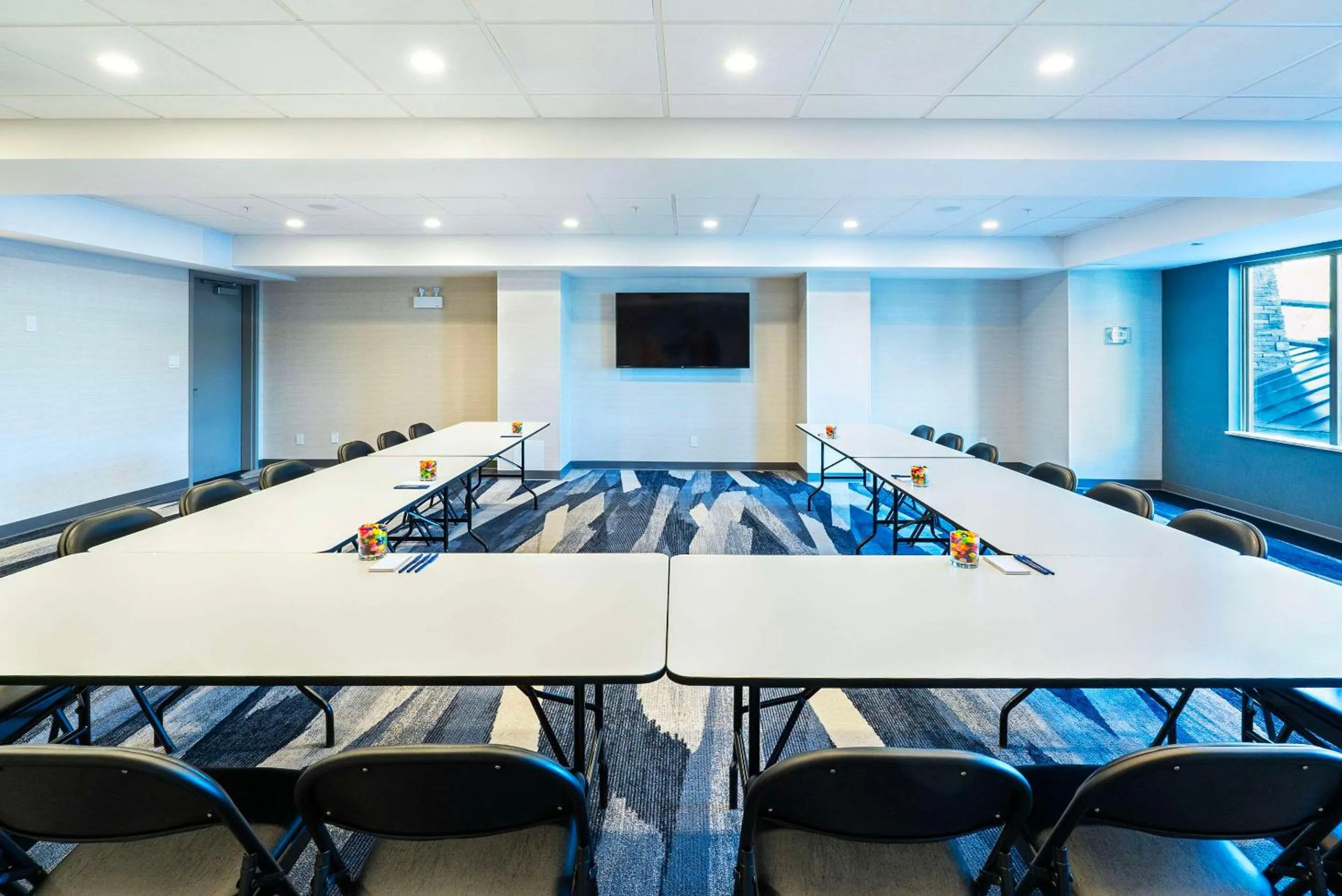 Meeting/conference room in Comfort Suites Kelowna