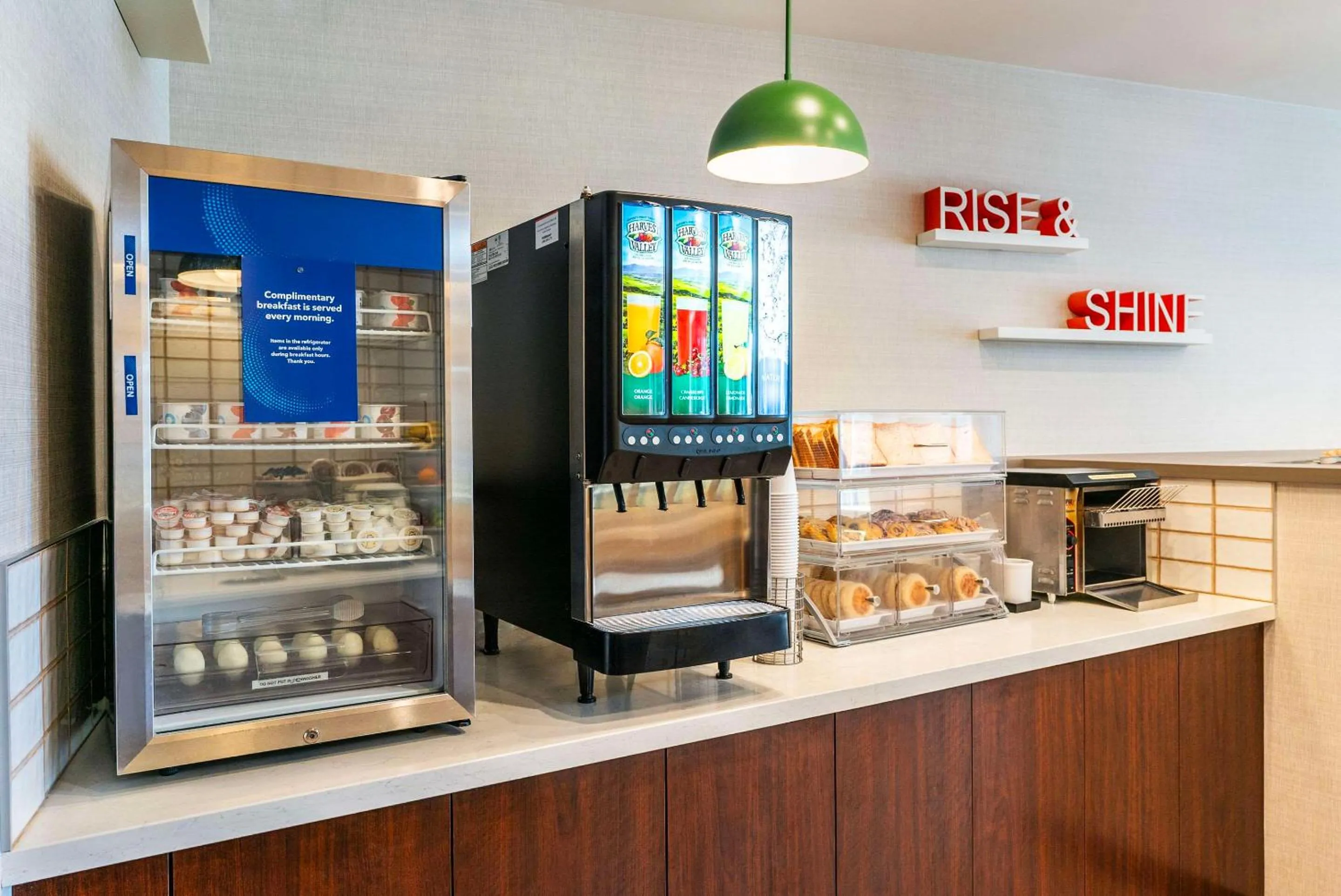 Breakfast in Comfort Suites Kelowna