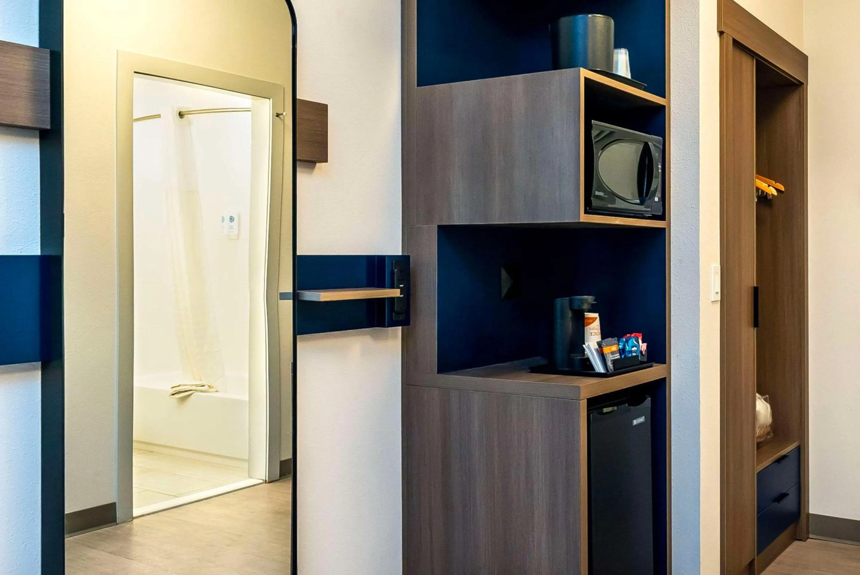 Bedroom in Comfort Suites Kelowna