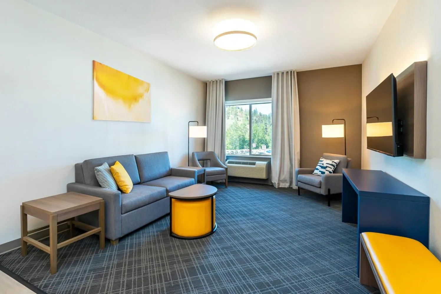 Living room in Comfort Suites Kelowna