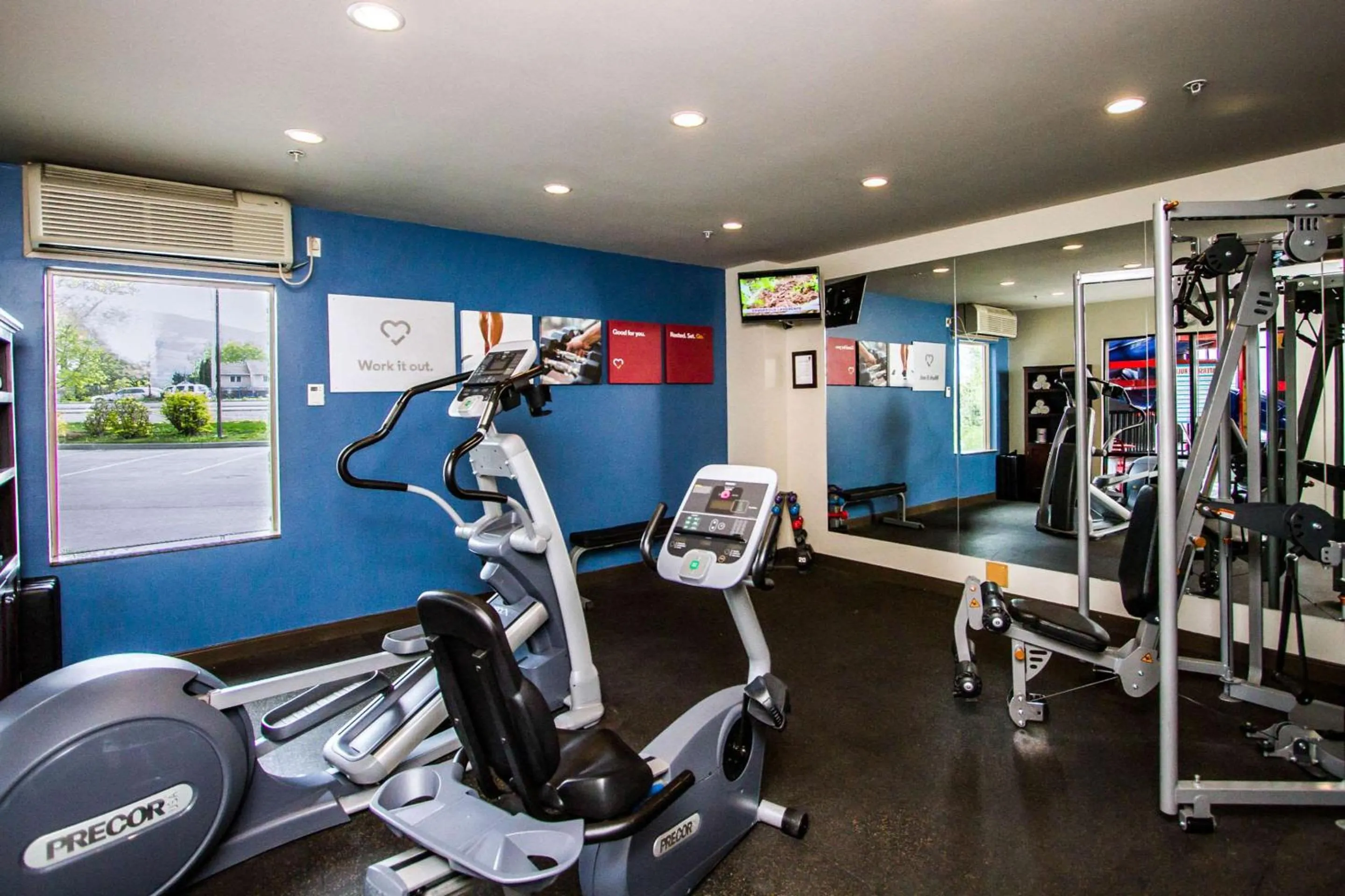 Fitness centre/facilities in Comfort Suites Kelowna