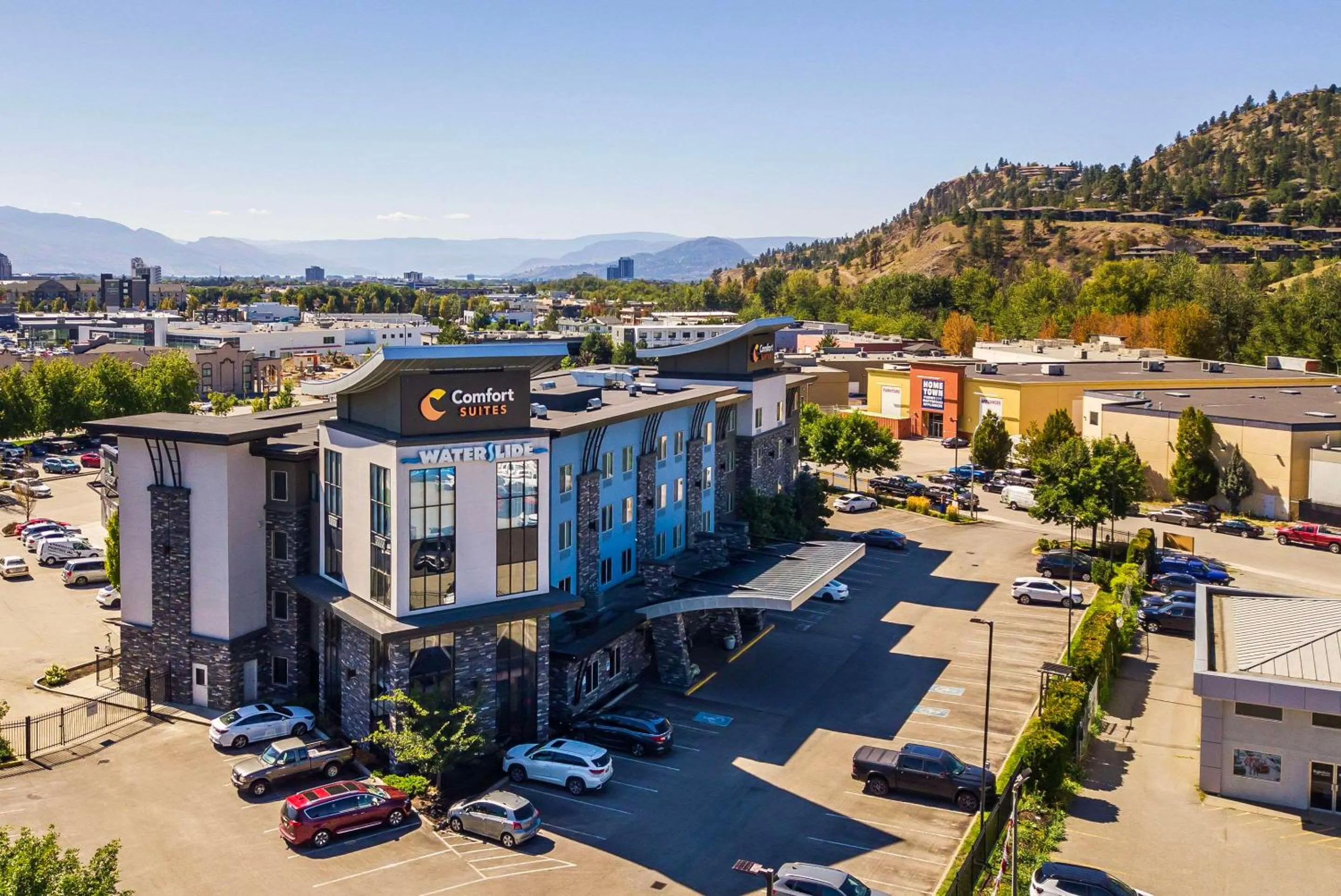 Property building in Comfort Suites Kelowna