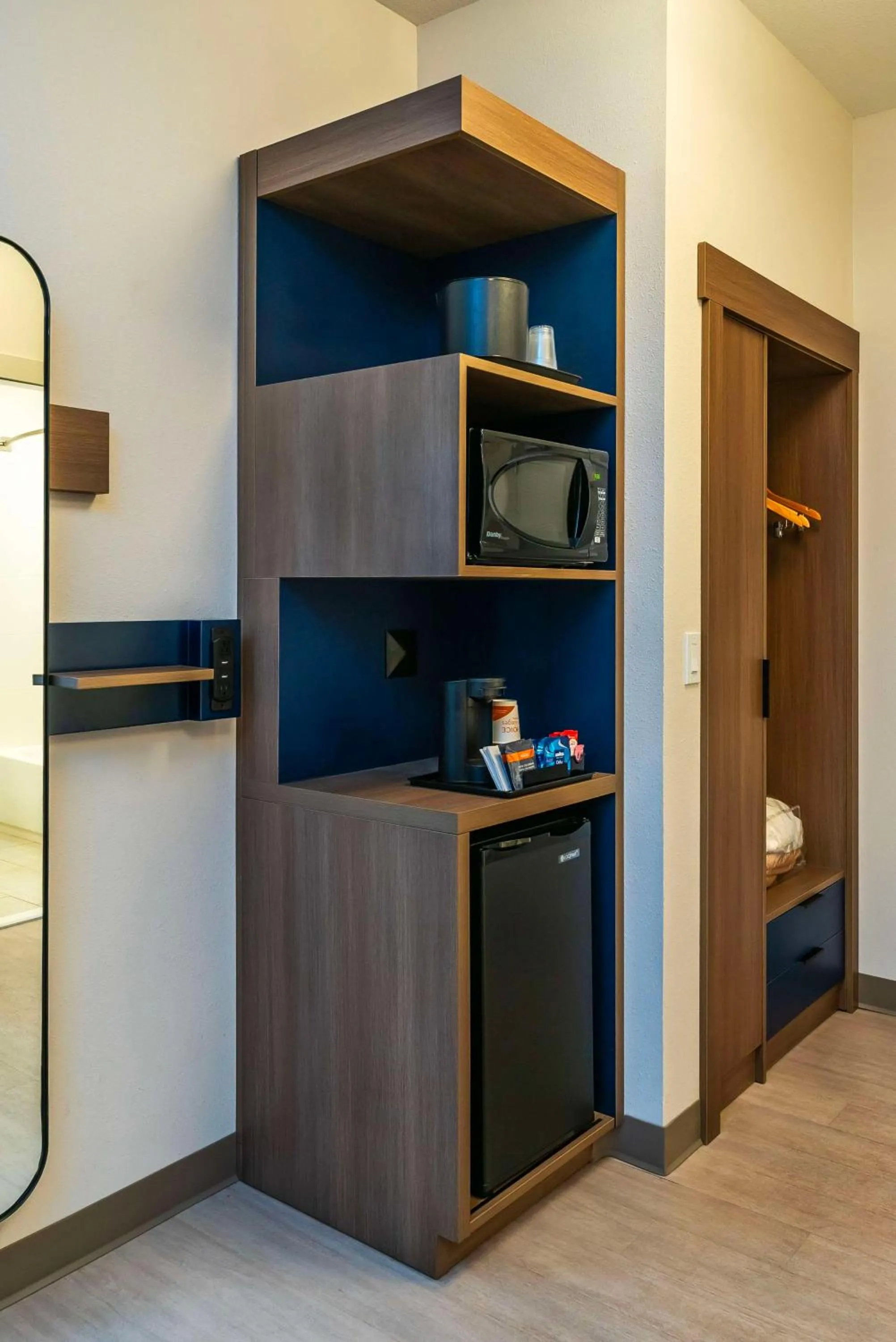 Bedroom in Comfort Suites Kelowna