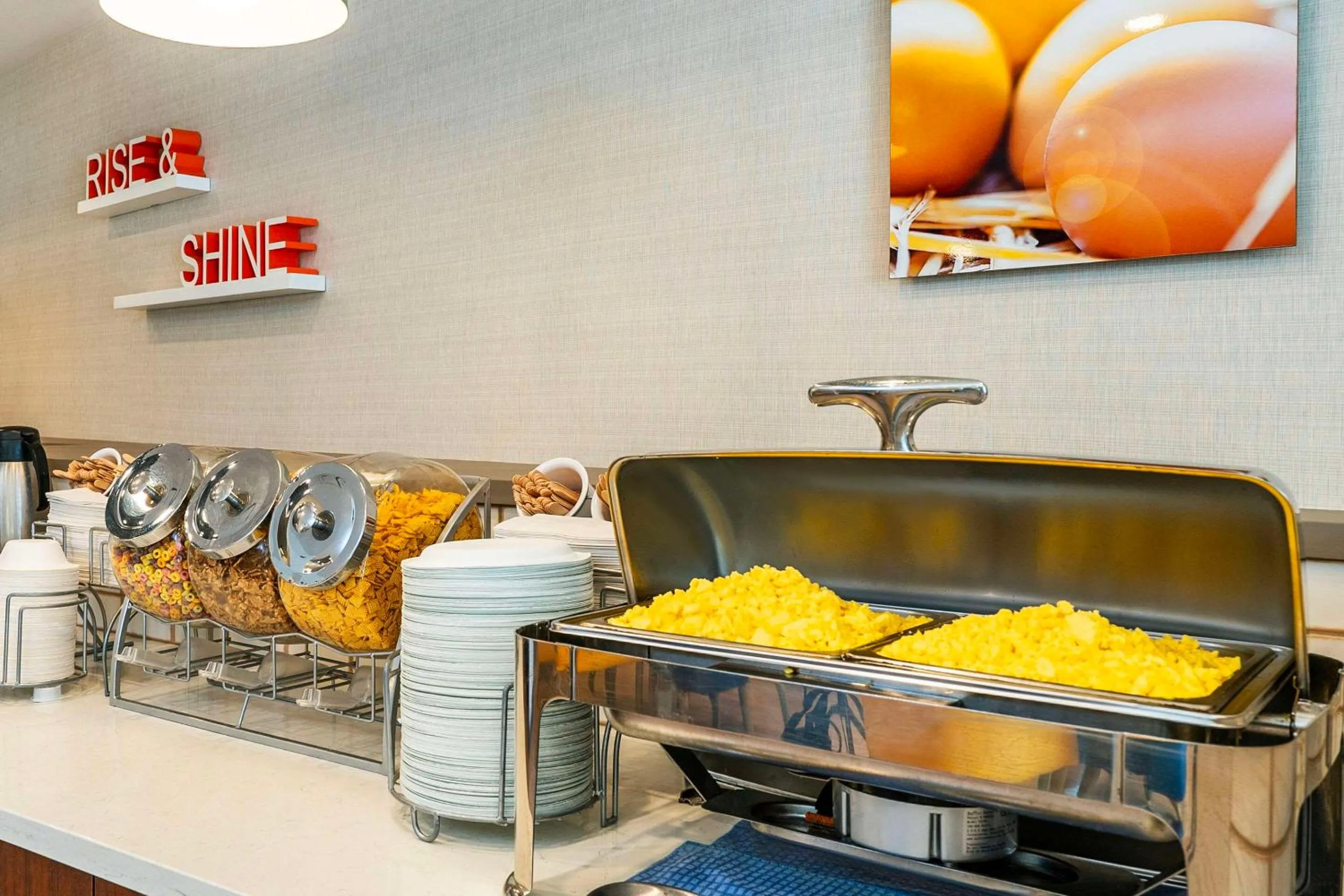 Breakfast in Comfort Suites Kelowna