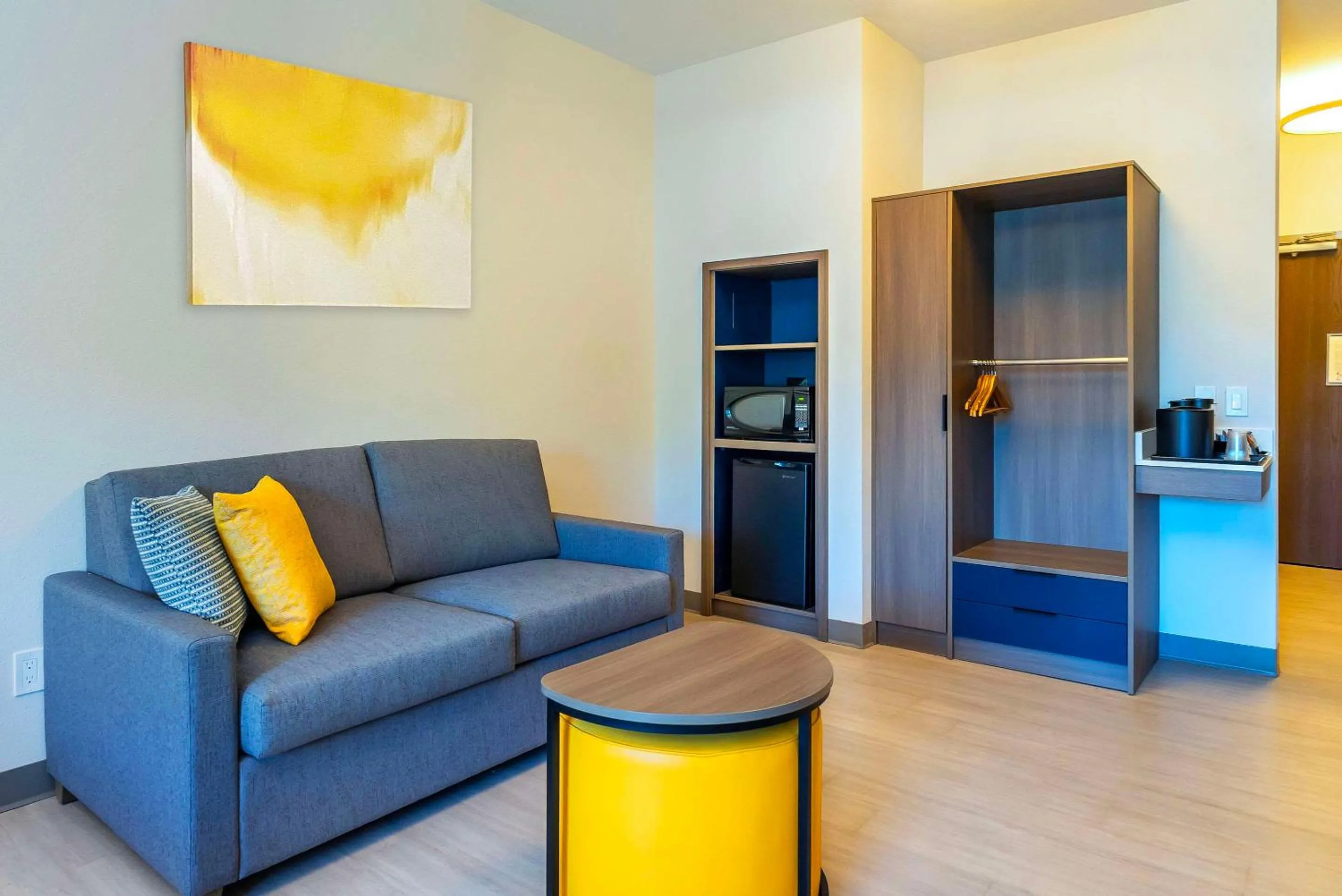 Bedroom in Comfort Suites Kelowna