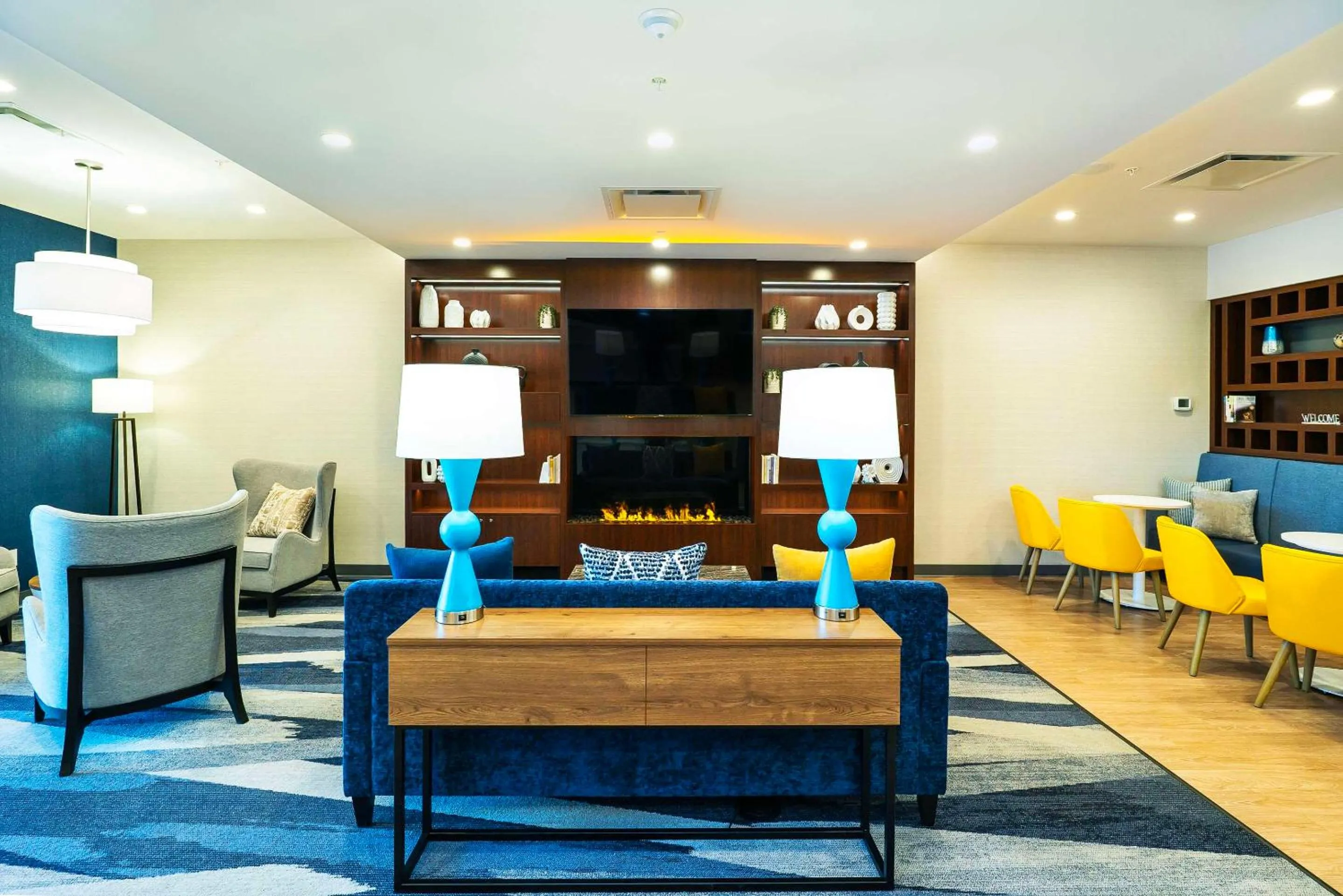 Lobby or reception in Comfort Suites Kelowna