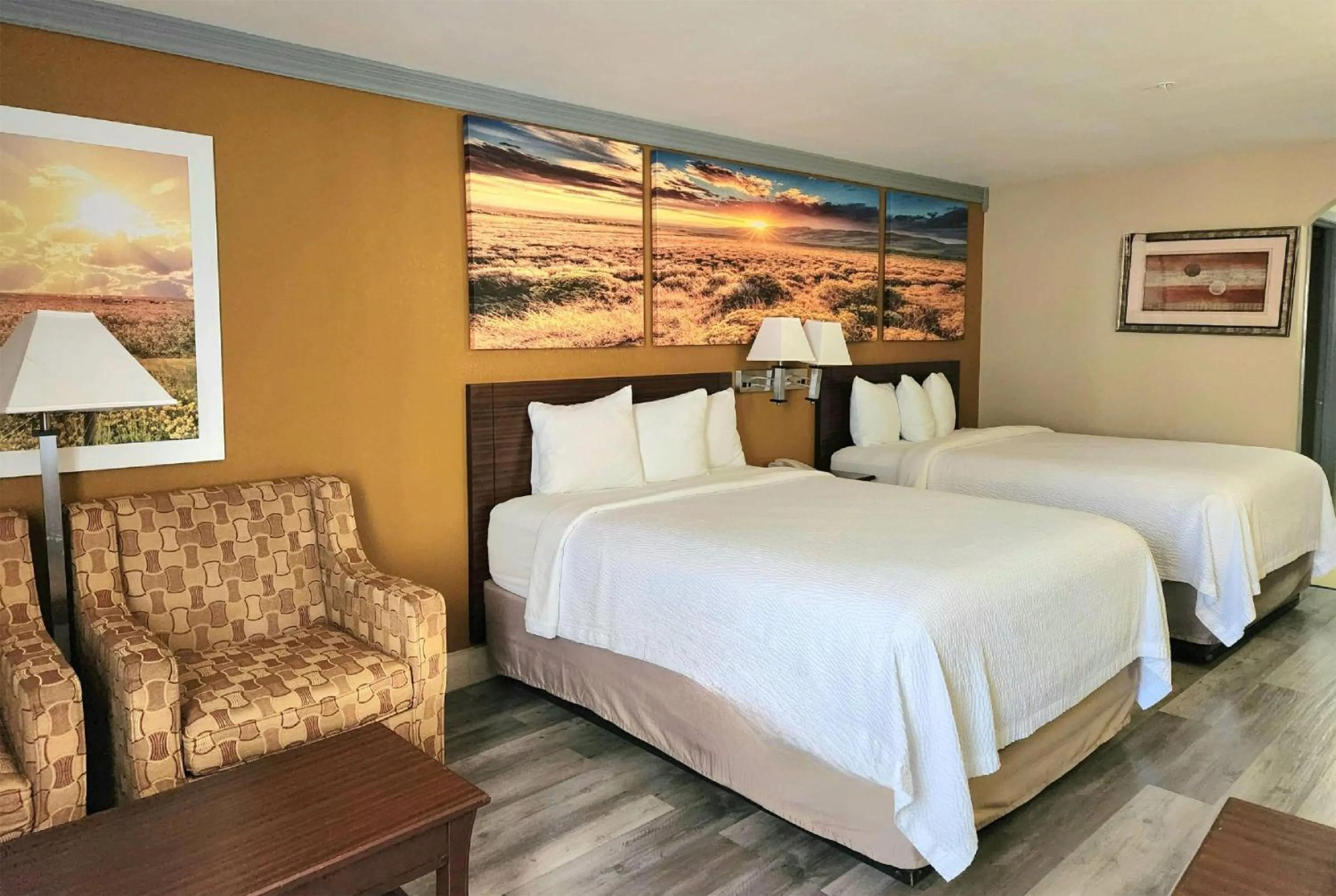 Photo of the whole room, Bed in Days Inn by Wyndham Rosenberg