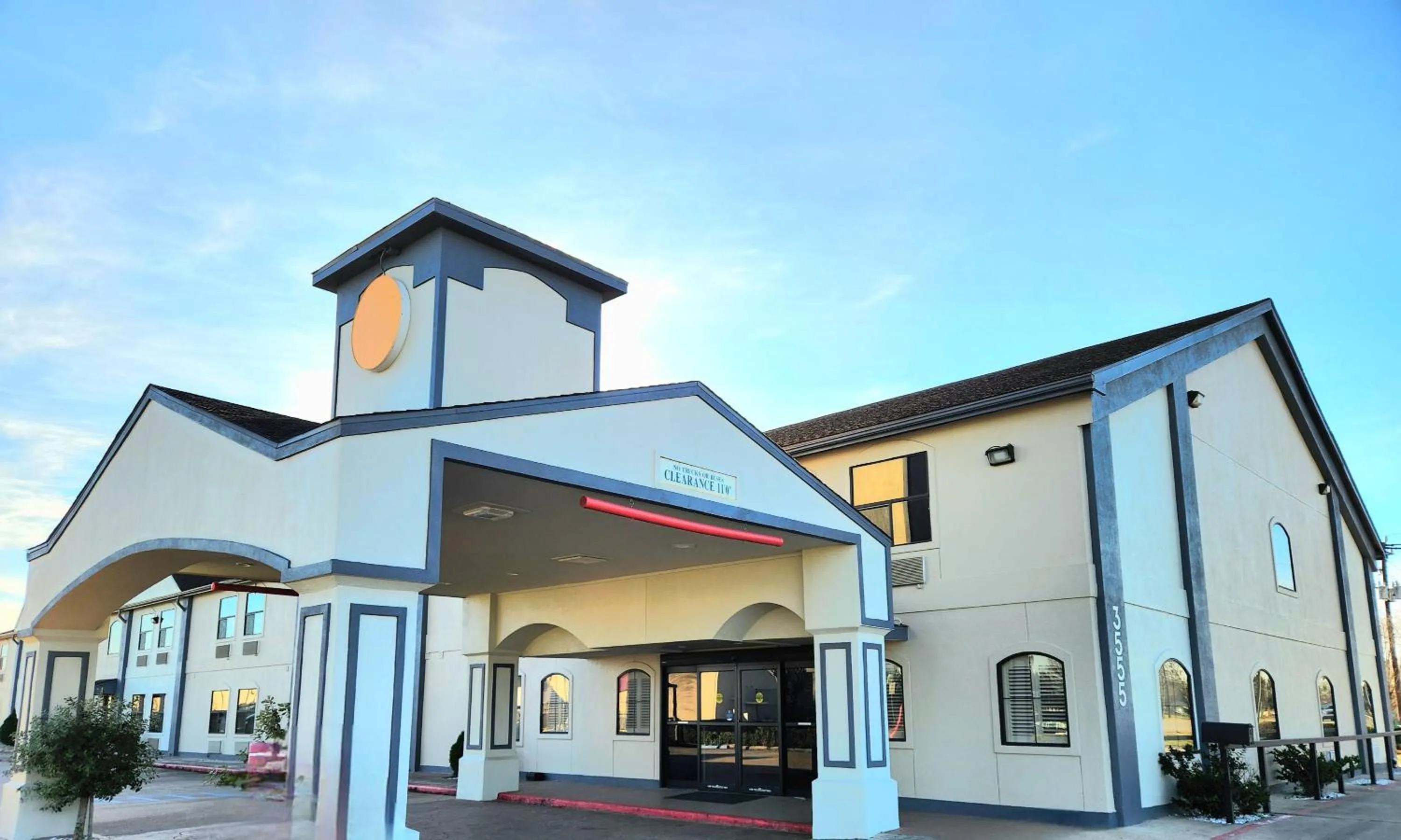 Property building in Days Inn by Wyndham Rosenberg